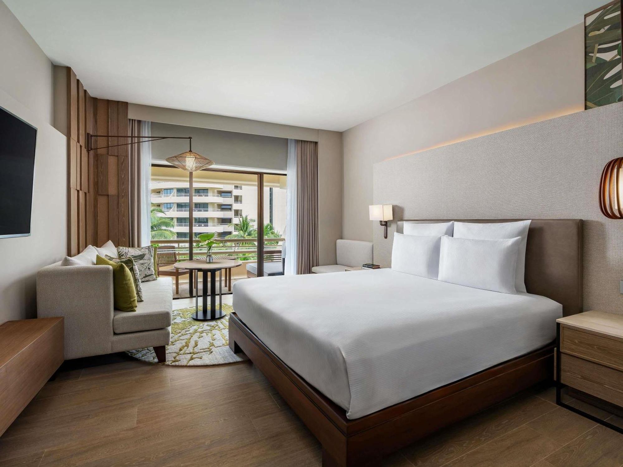 Deluxe King Room with Garden View