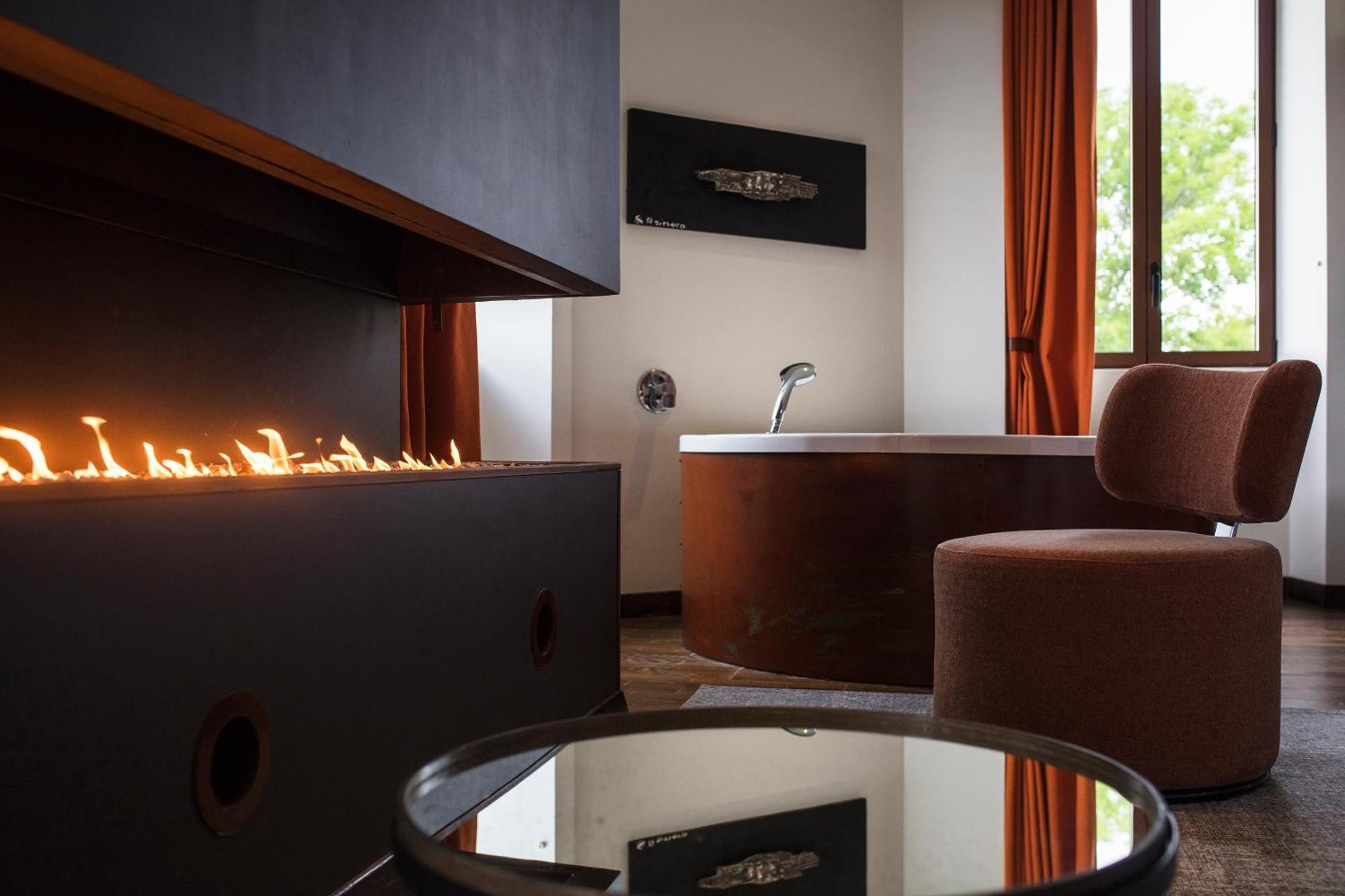 Triple Room Lake View Fireplace