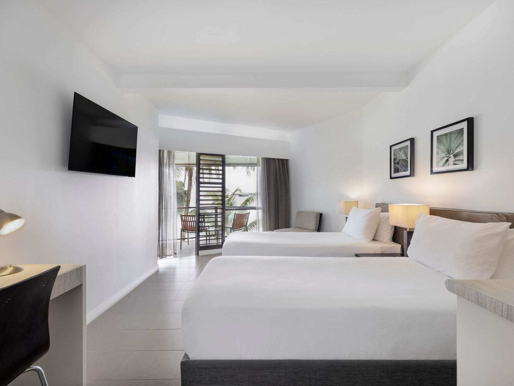 Deluxe King Room Ocean Front