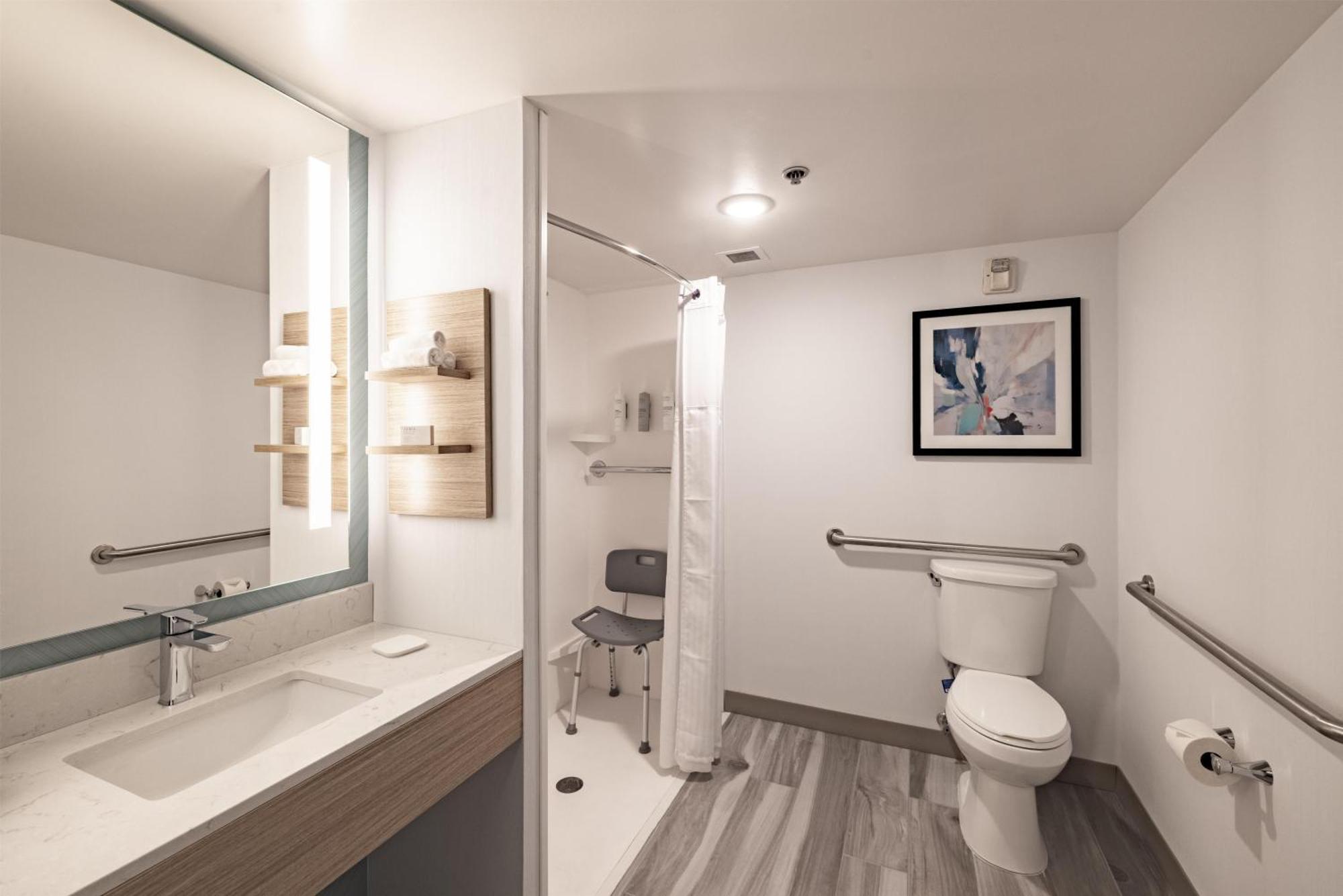 Queen Room with Two Queen Beds and Roll-In Shower - Mobility Access
