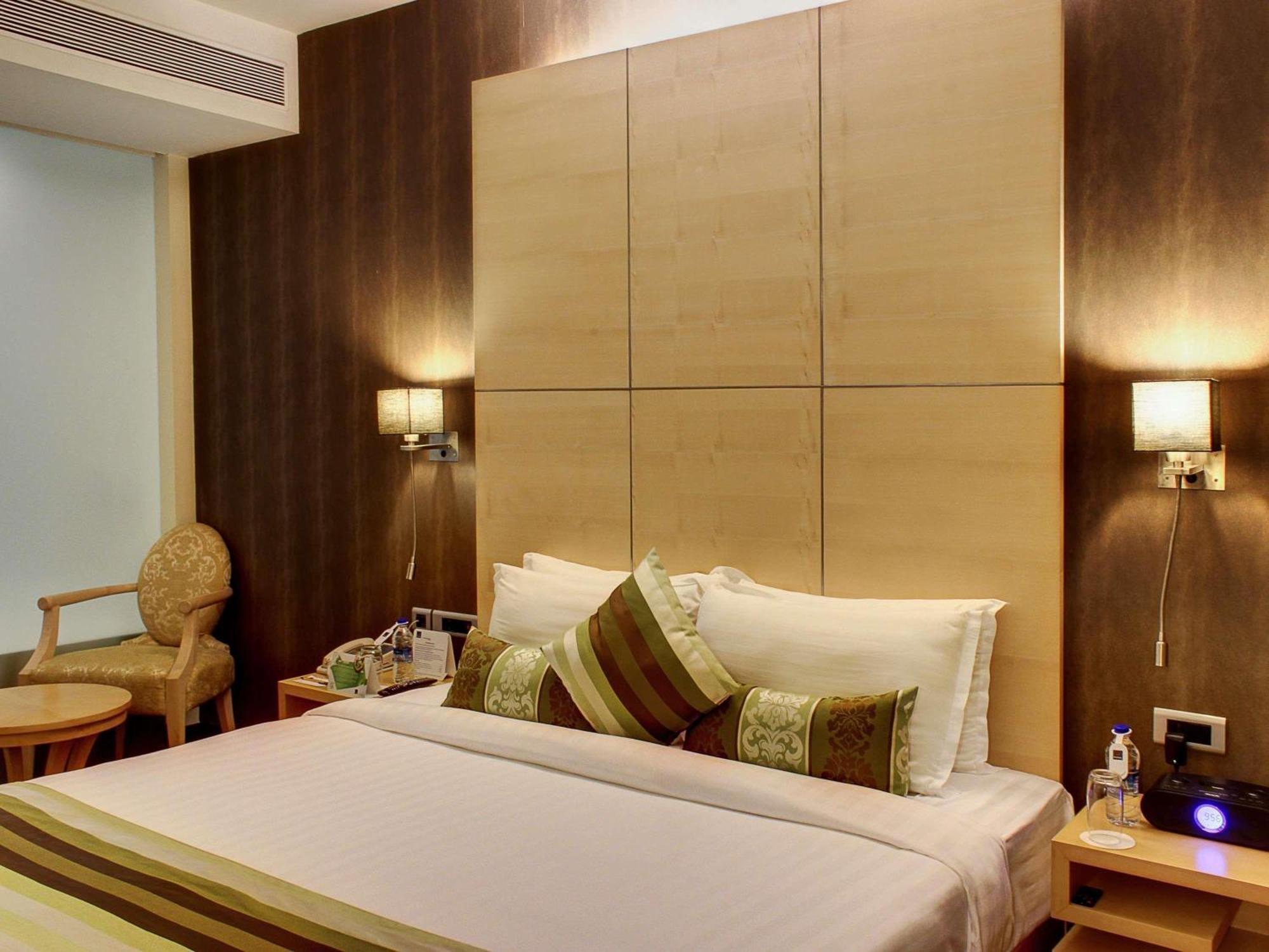 Junior Suite with Lounge Access - Happy Hours 6:30 PM to 8:30 PM