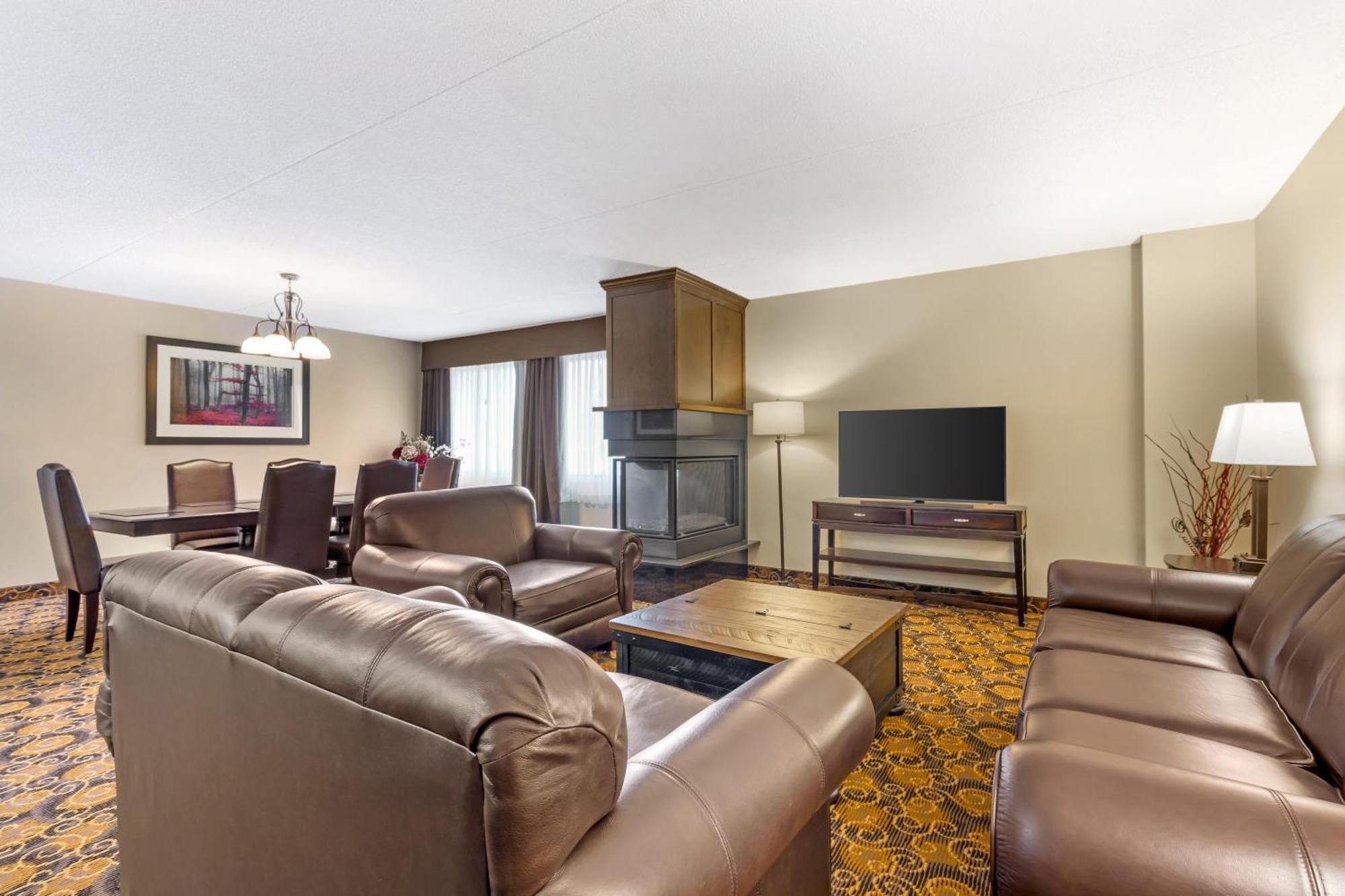 King Suite with Fireplace - Non-Smoking