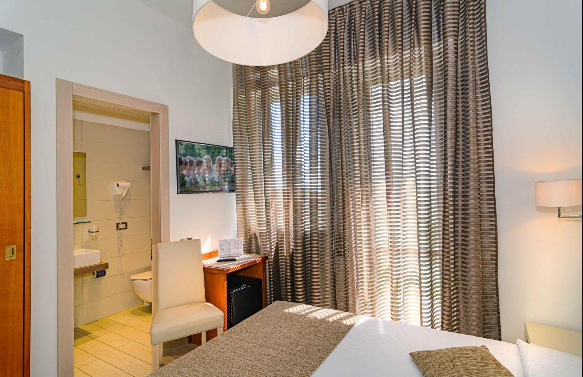 Single Room with Balcony and Mountain View
