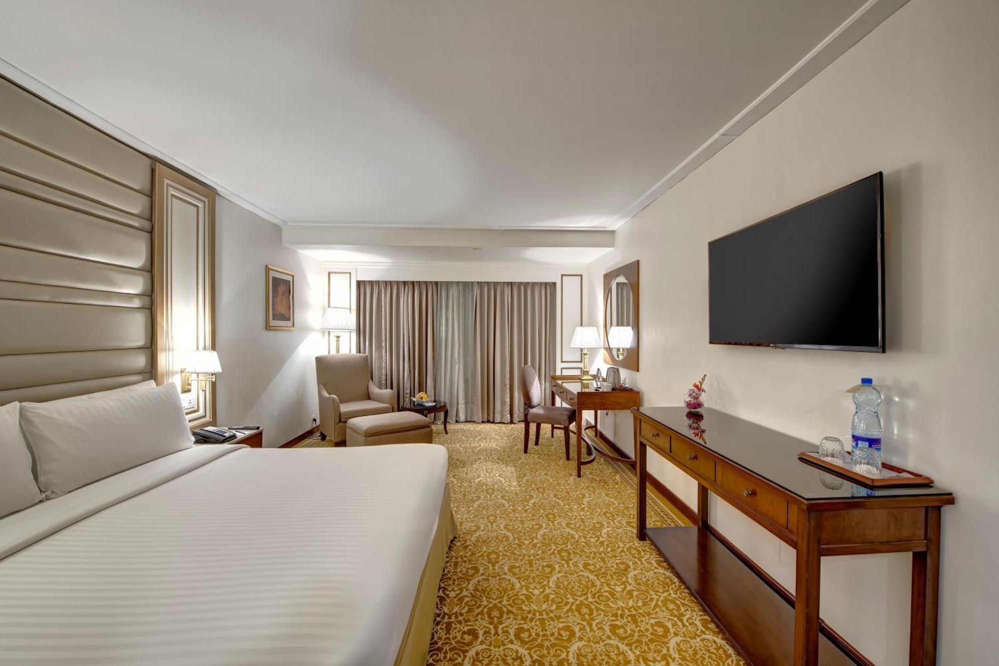 Pearl King Room