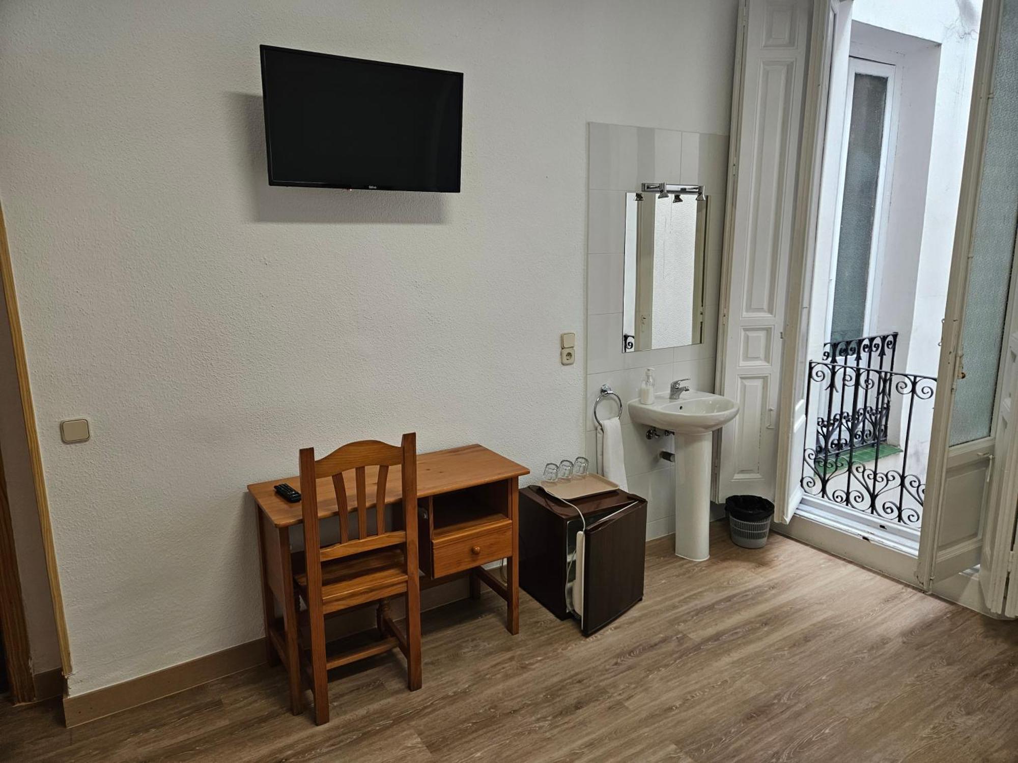 Basic Triple Room