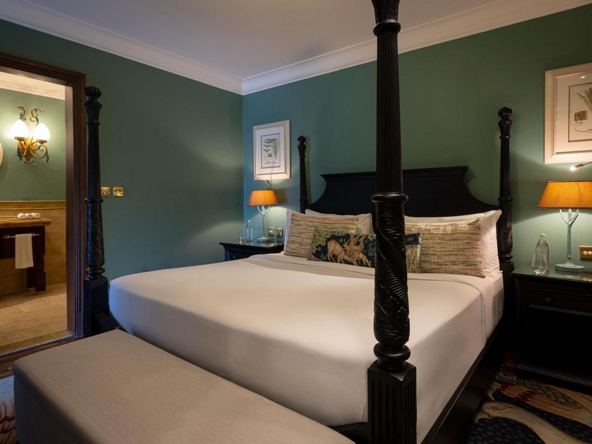 Garden King Suite