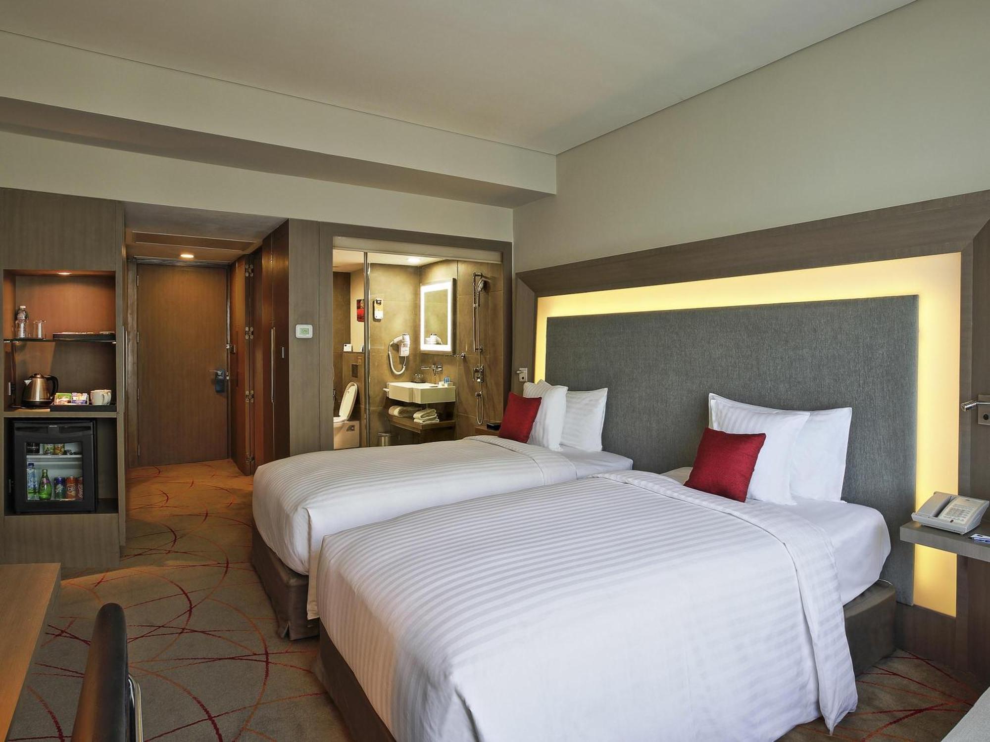 Premier Twin Room Lounge Access