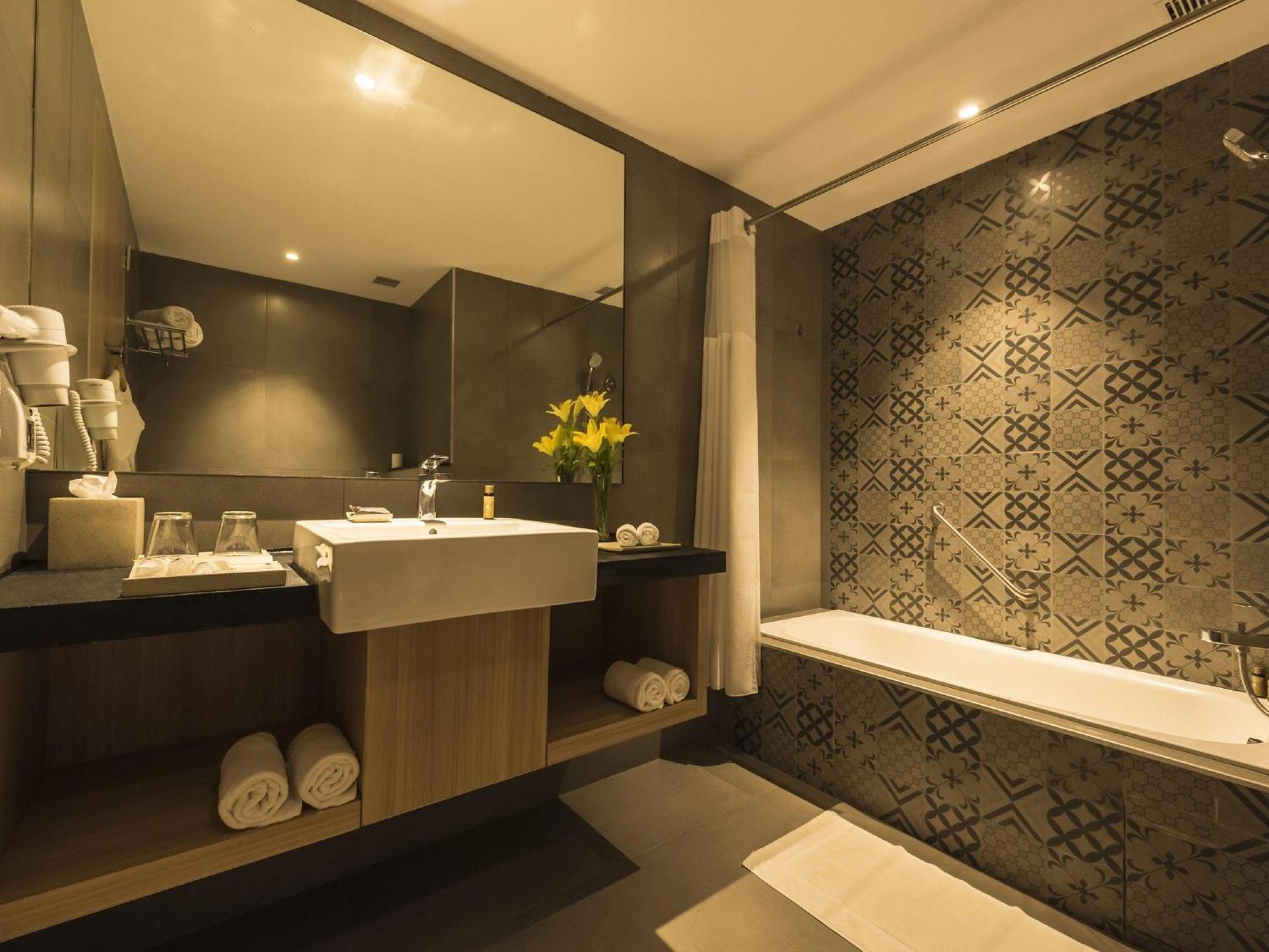 Studio Suite with Complimentary Indian afternoon Tea @Alfresco , 20% off on Food & Soft Beverage & SPA, Early Check-in & Late Check-out (Subject to Availability) Happy Hours 1+1 on IMFL at Silk Bar/Galleria