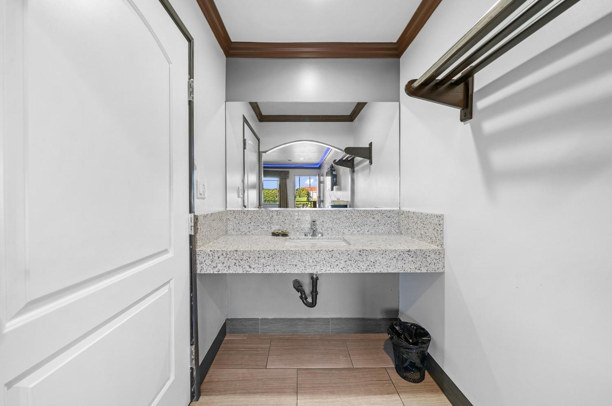 Deluxe Family Suite