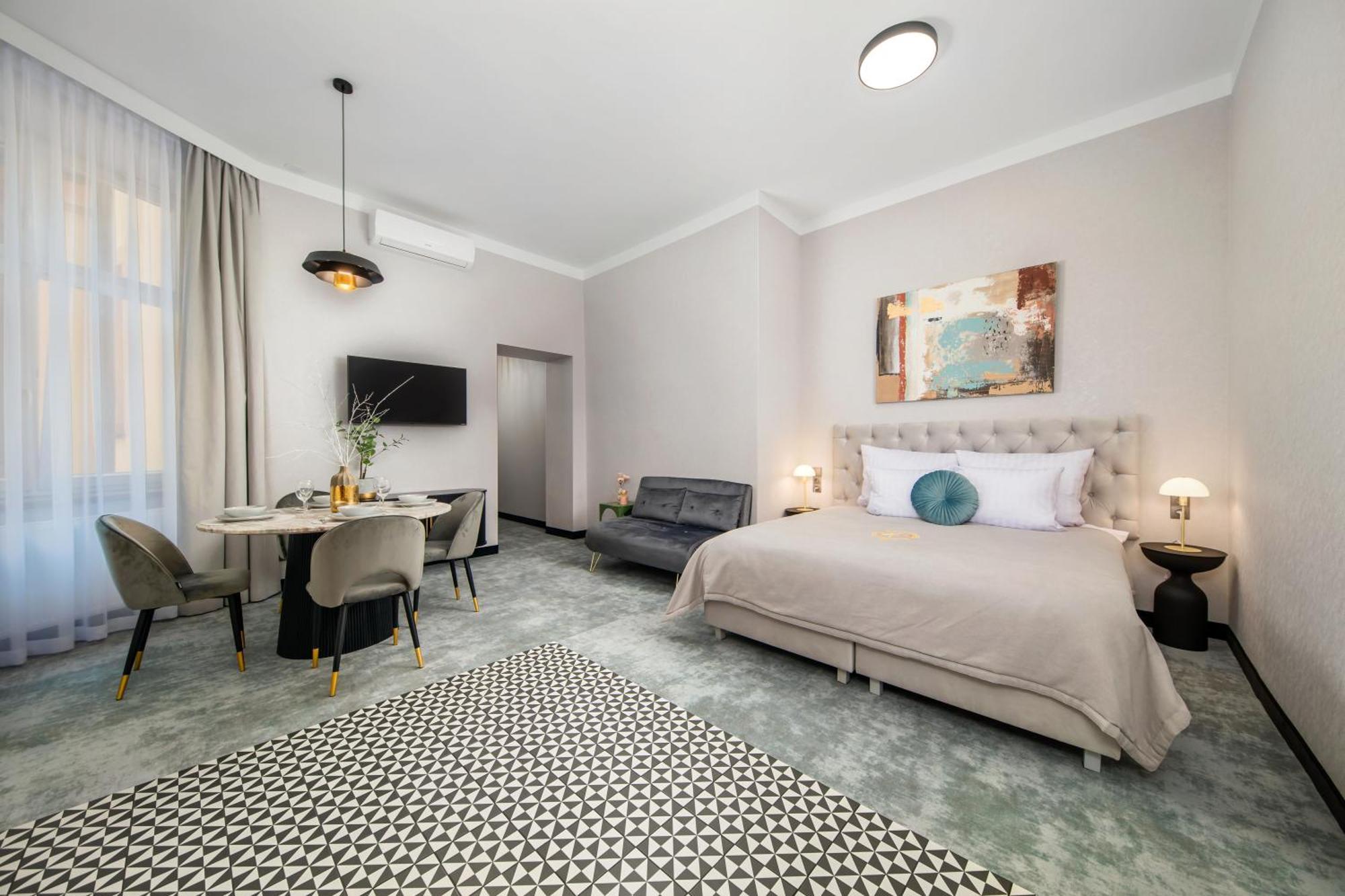 Deluxe Apartment