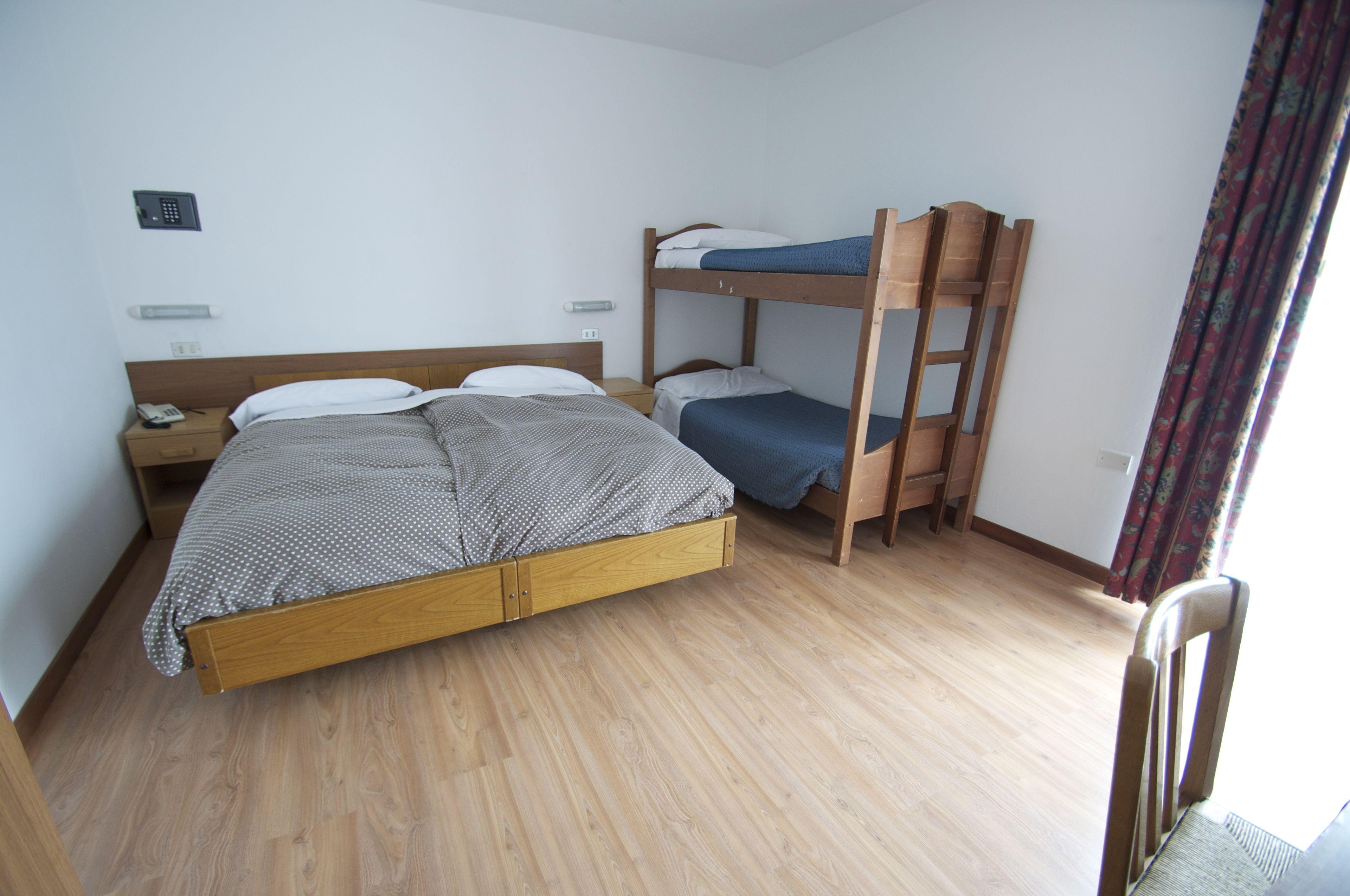 Family Room (2 Adults + 2 Children)
