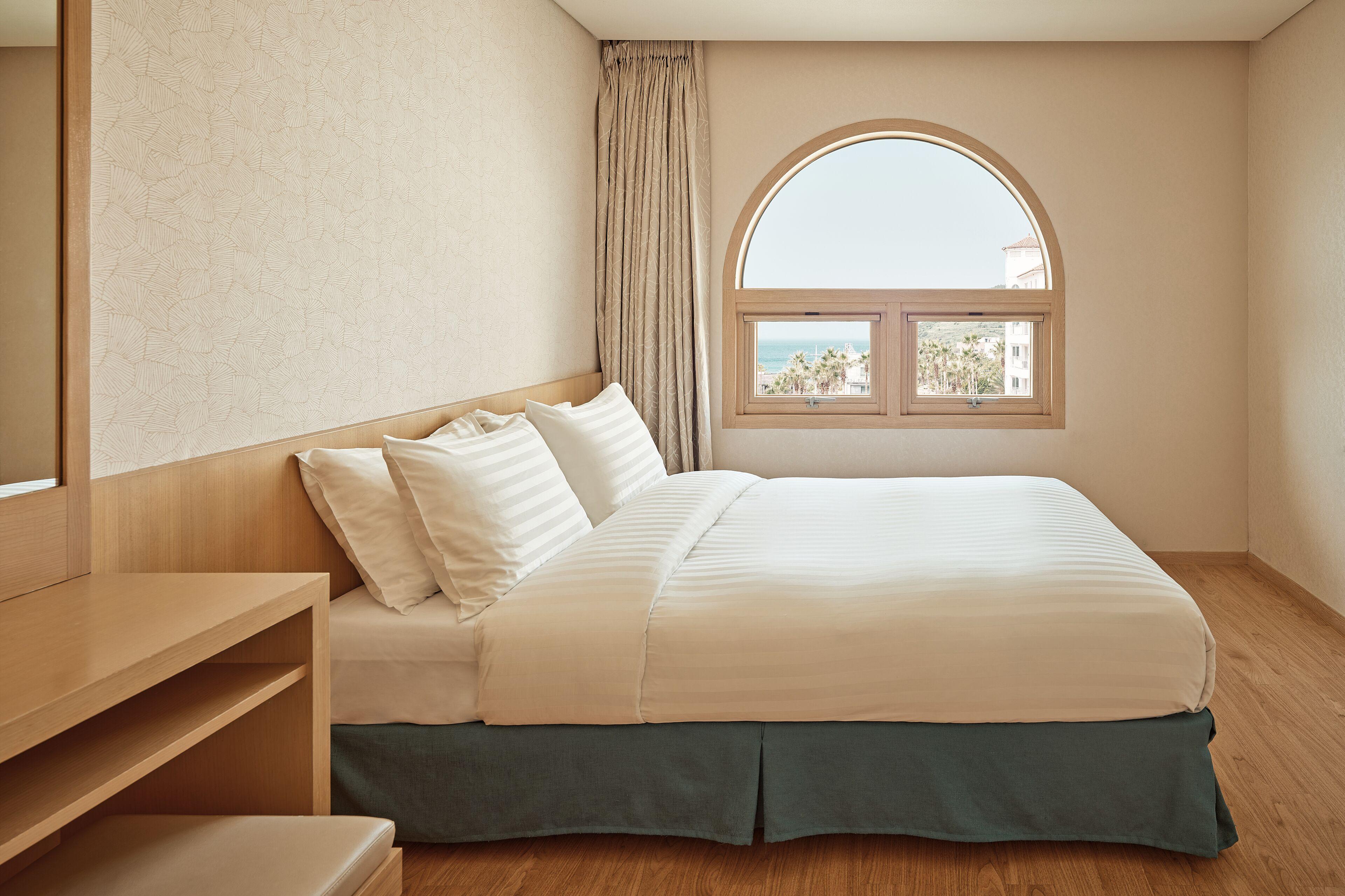 Suite - Double Room (With Kitchenette, Ocean View)