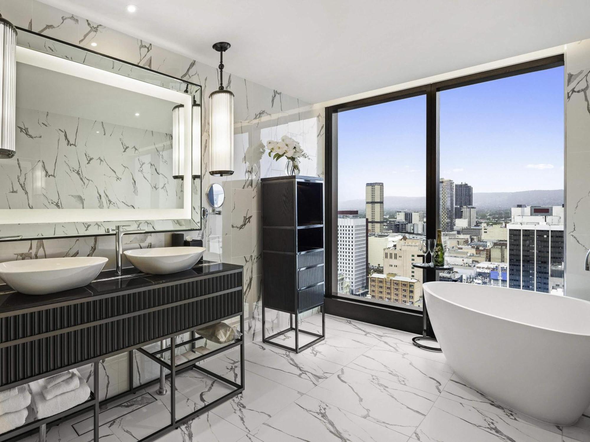 Opera King Suite with Hills View - Club Access