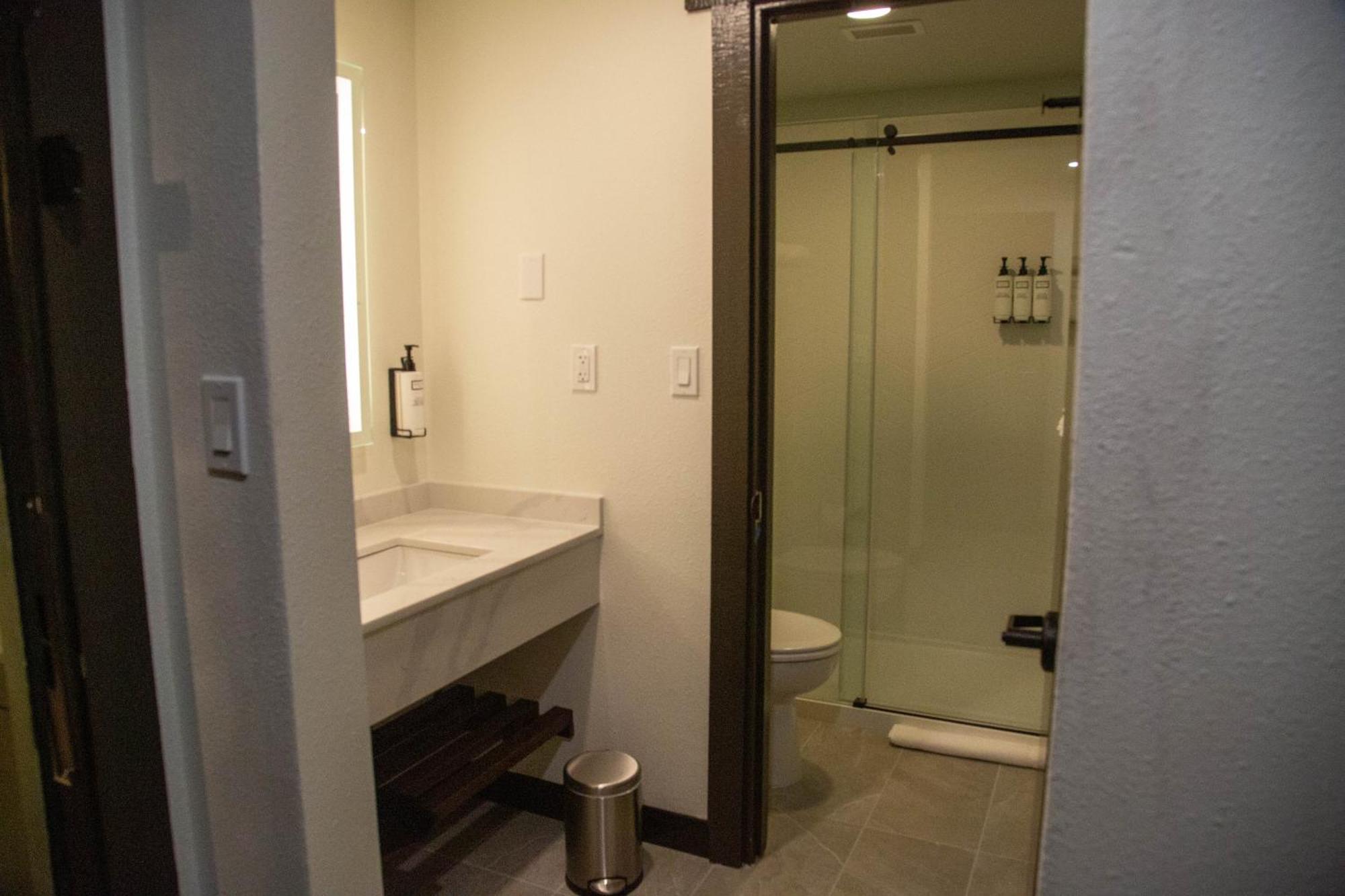 Suite with One Murphy Bed, Wet Bar and Garden View - Non-Smoking