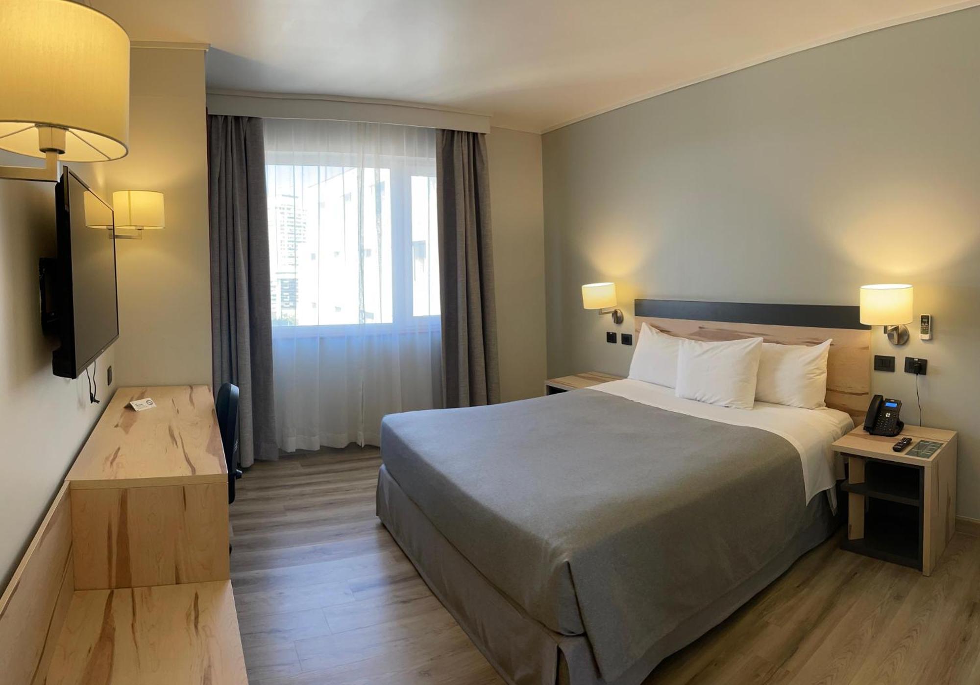 Standard Queen Room