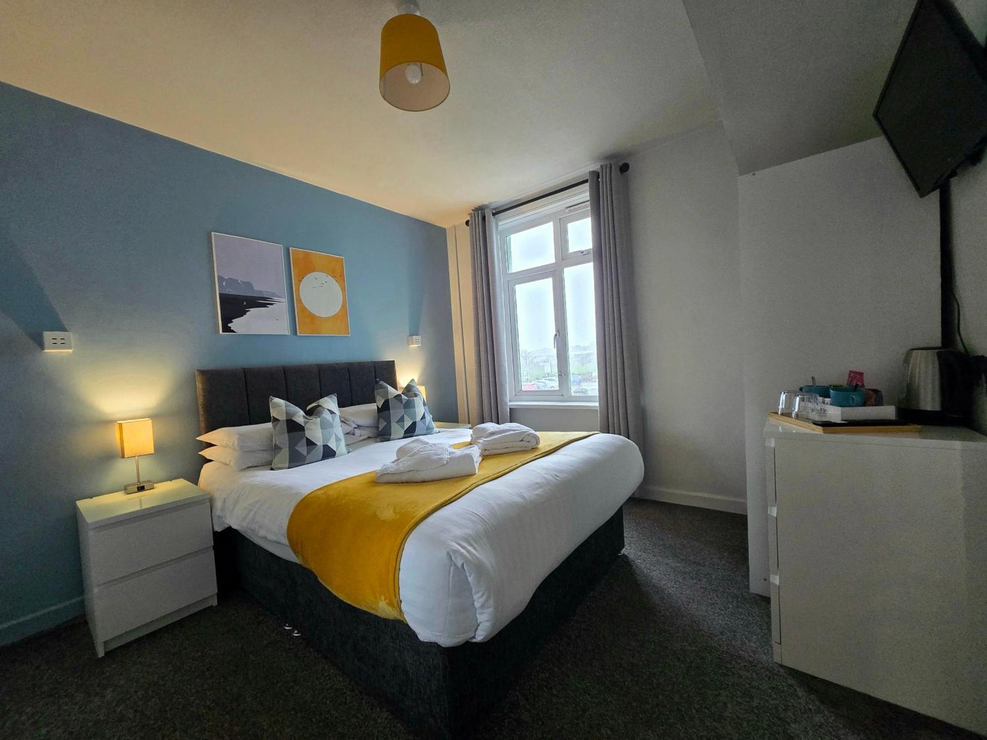 Double Room with Partial Sea View