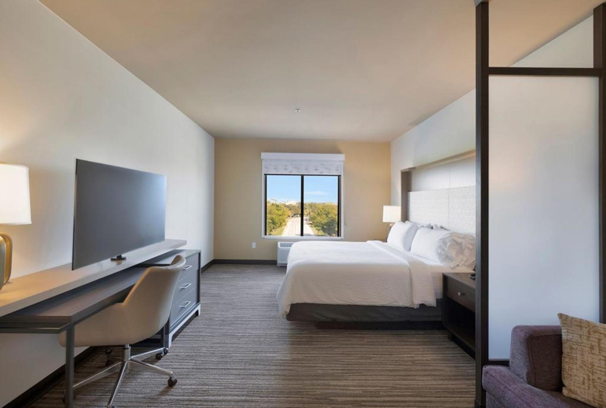 King Suite - Communications Accessible