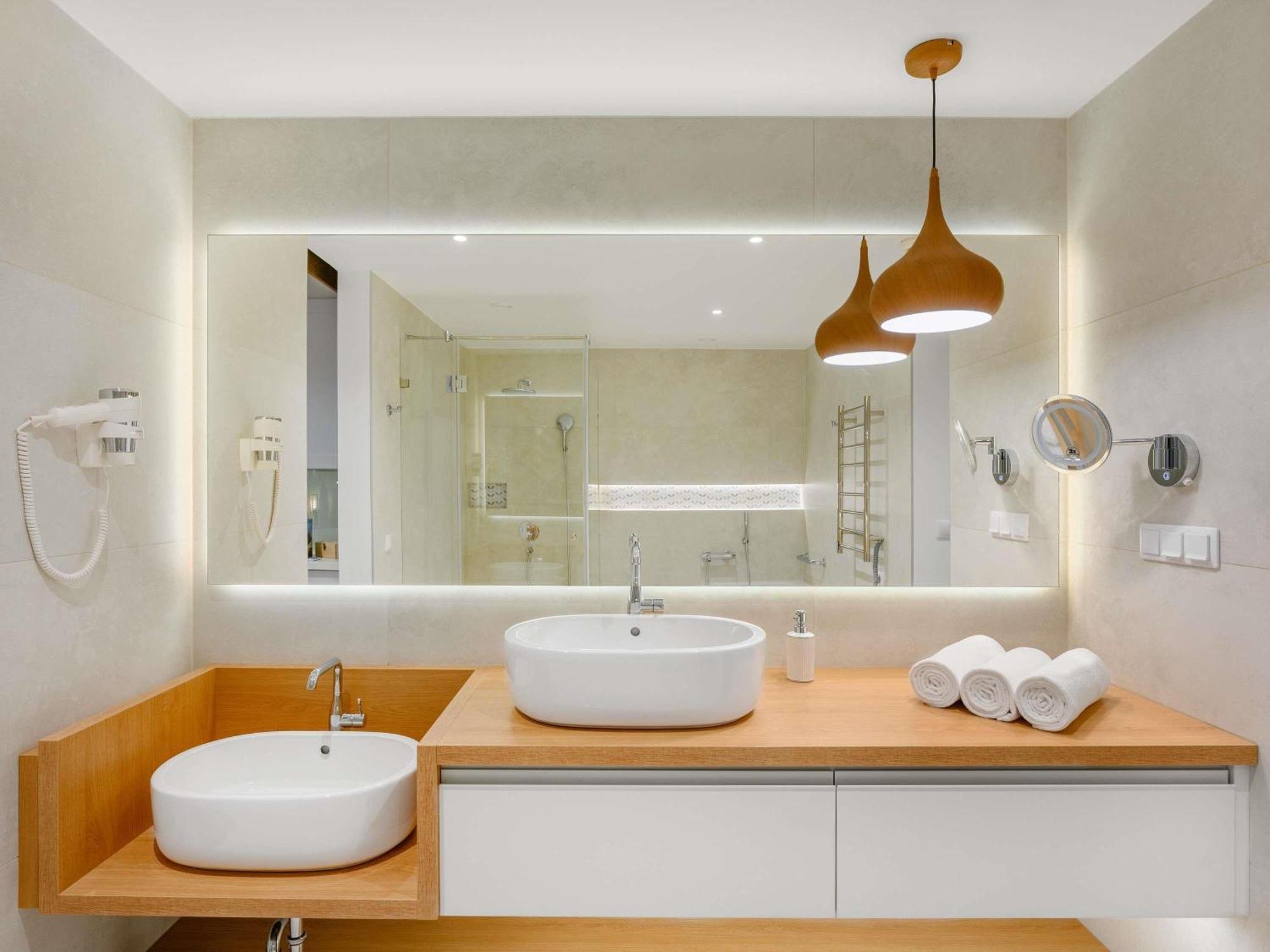 Superior Junior King Suite