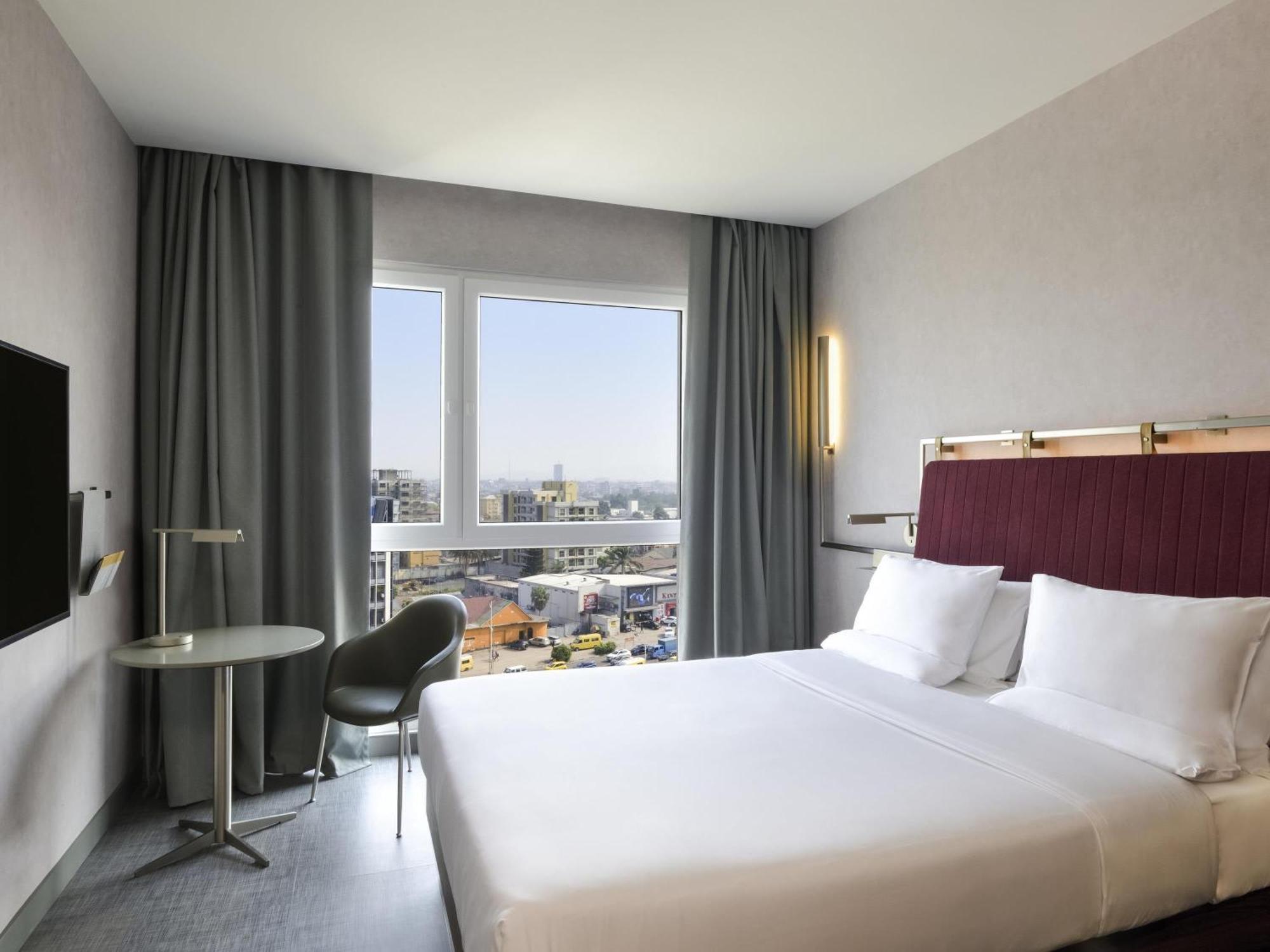 Standard Queen Room with City View