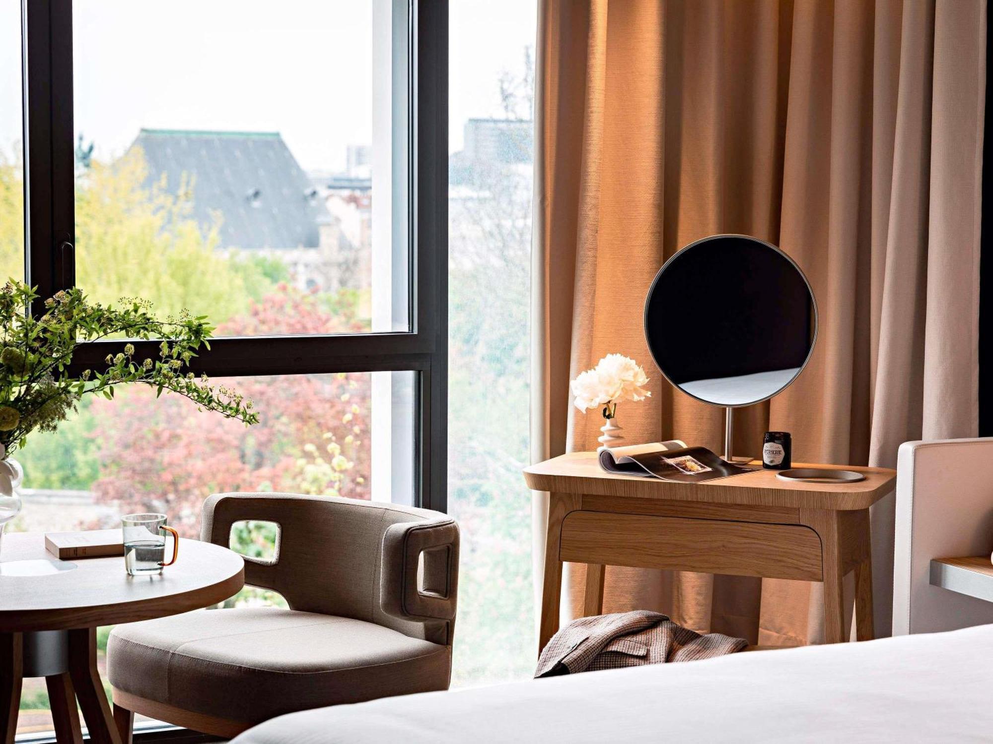 Chambre Lit King-Size Deluxe - Balcon avec Vue Tour Eiffel