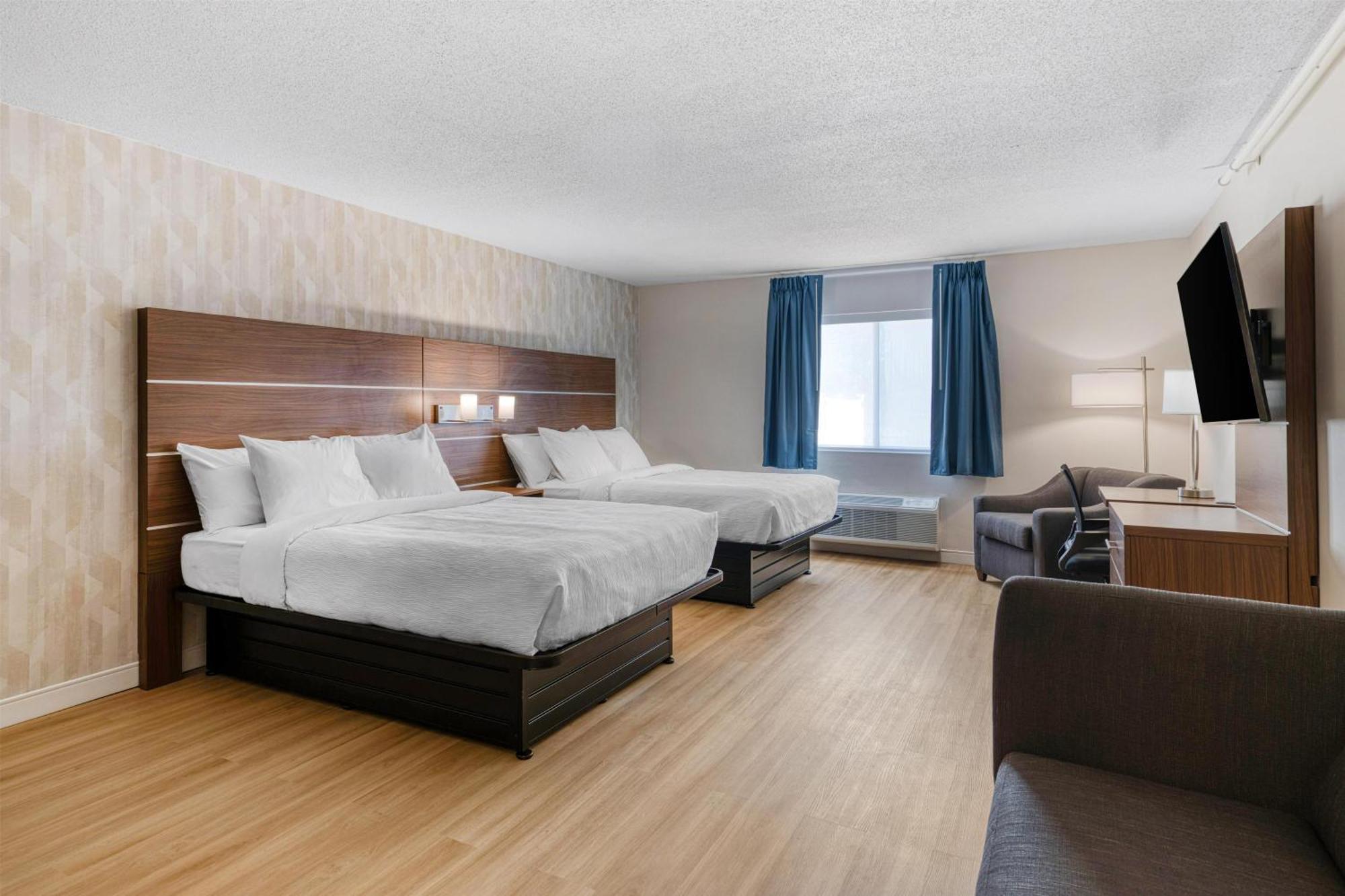 Larger Room with Two Queen Beds, Sofa Bed and Living Area - Non-Smoking