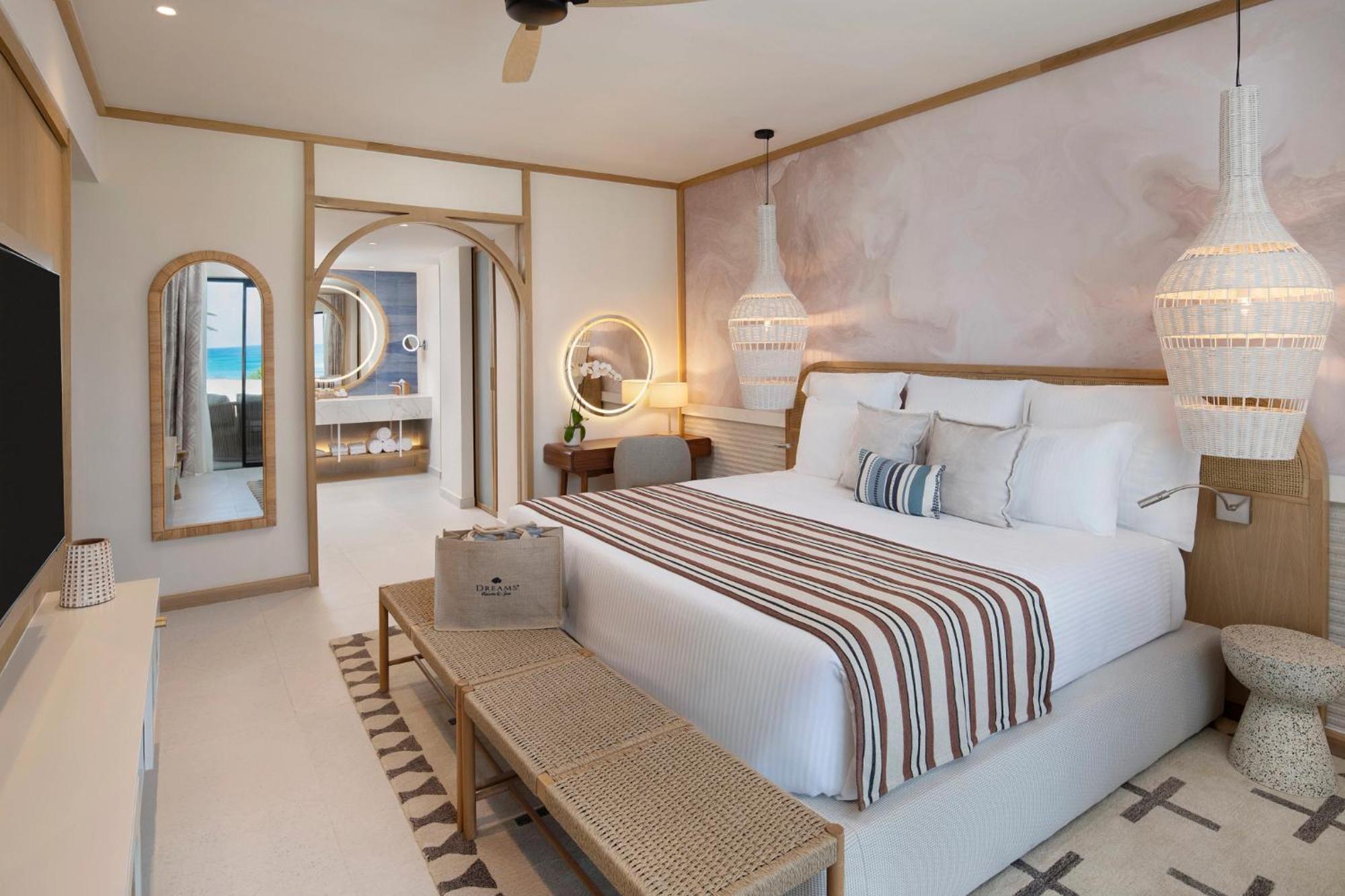 Suite Principal Preferred Club frente al mar con acceso directo a la piscina