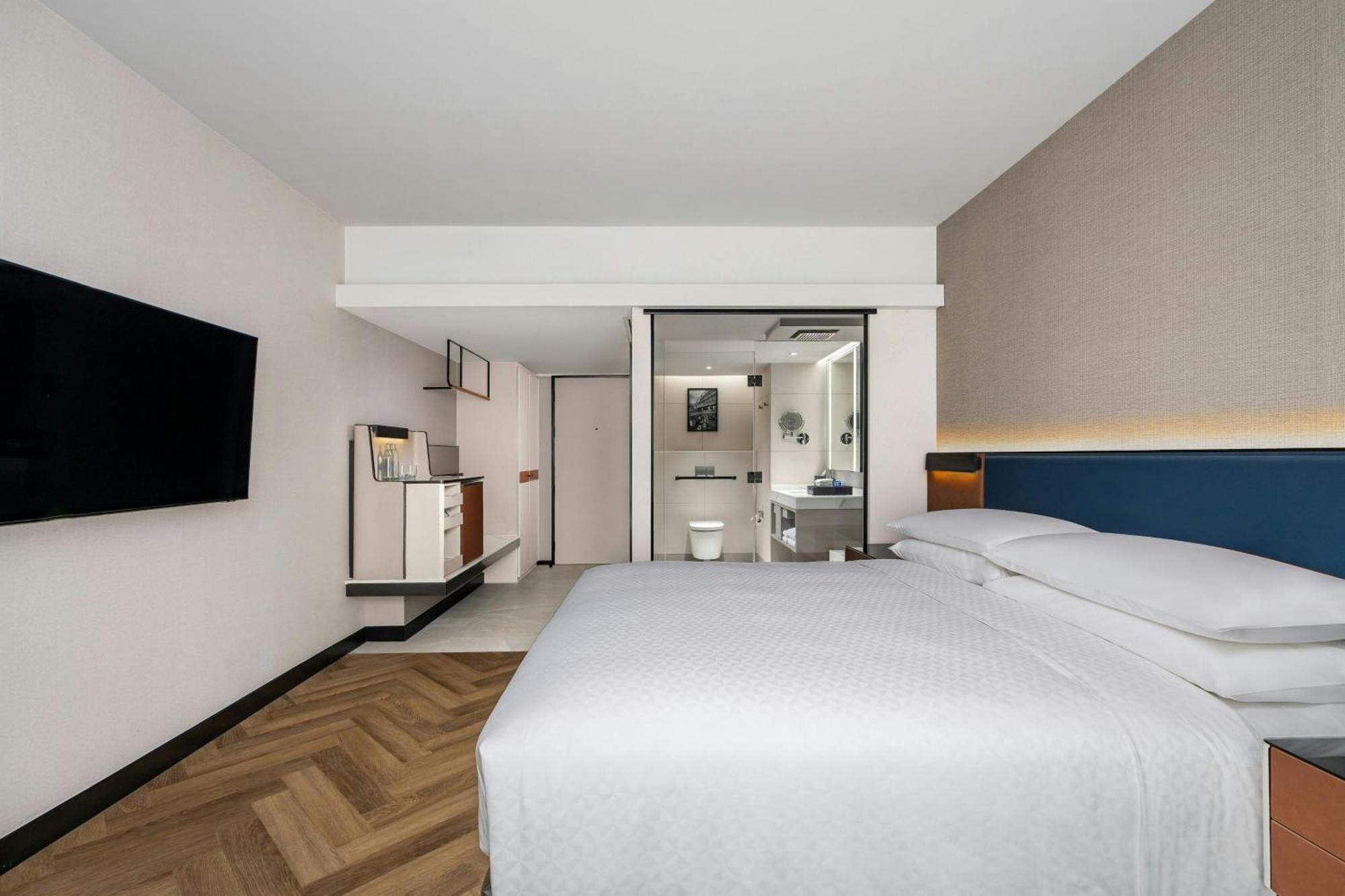 Guestroom, 1 King, No view