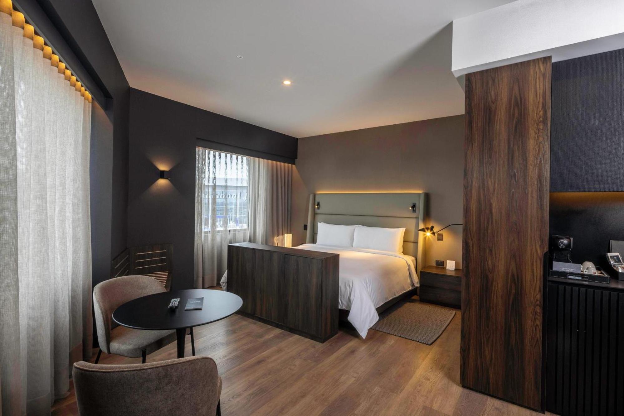 King Suite Non-Smoking