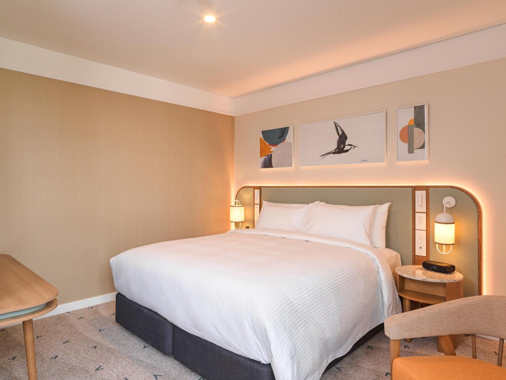 Standard King Room with Bay View
