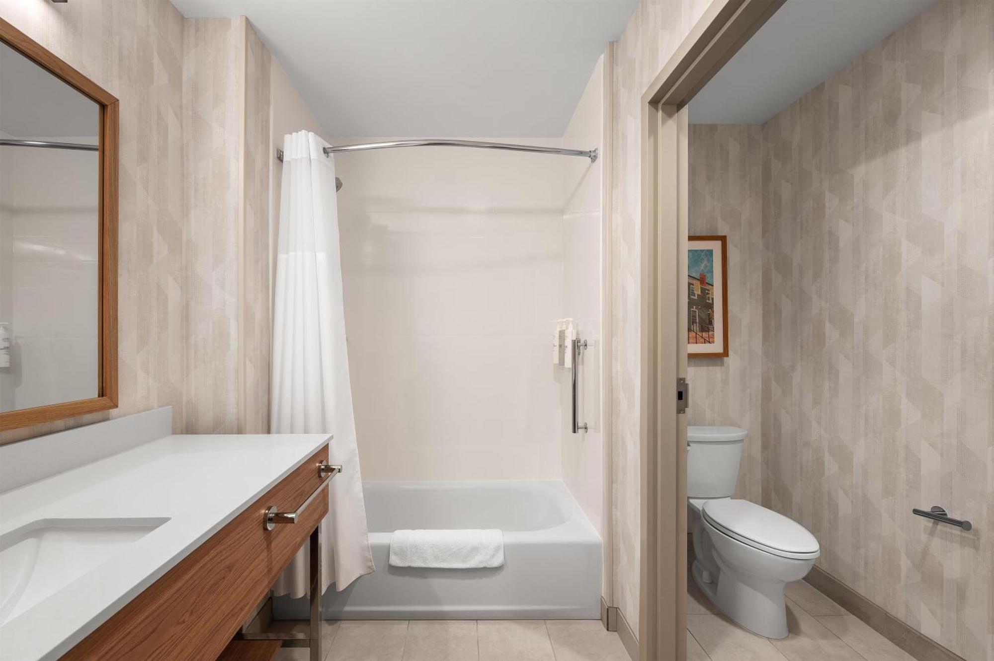 Queen Studio Suite with Two Queen Beds - Water View