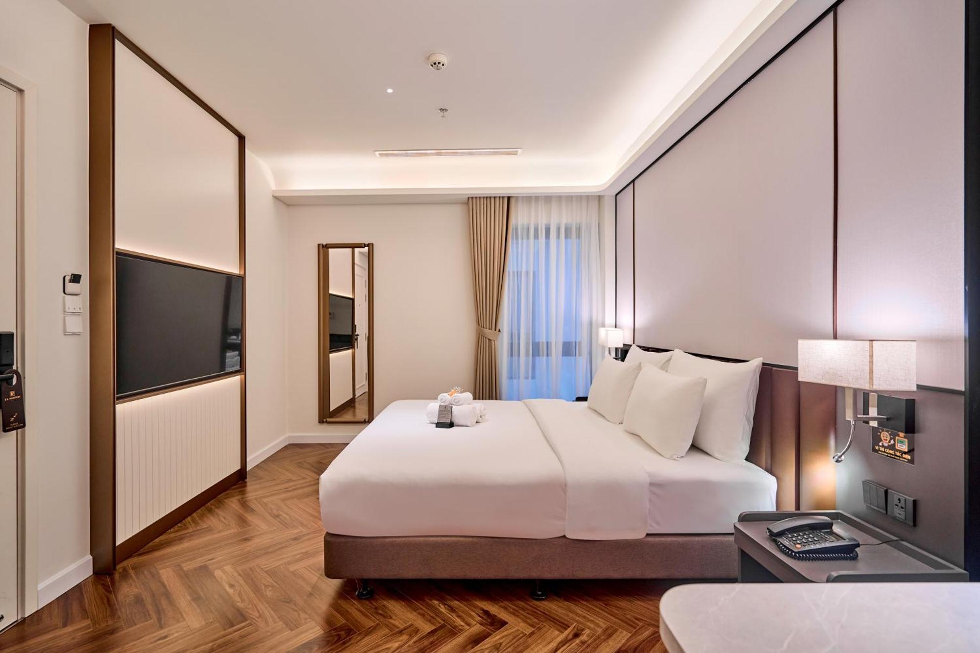 Deluxe Double Room Internal Window + Afternoon Tea