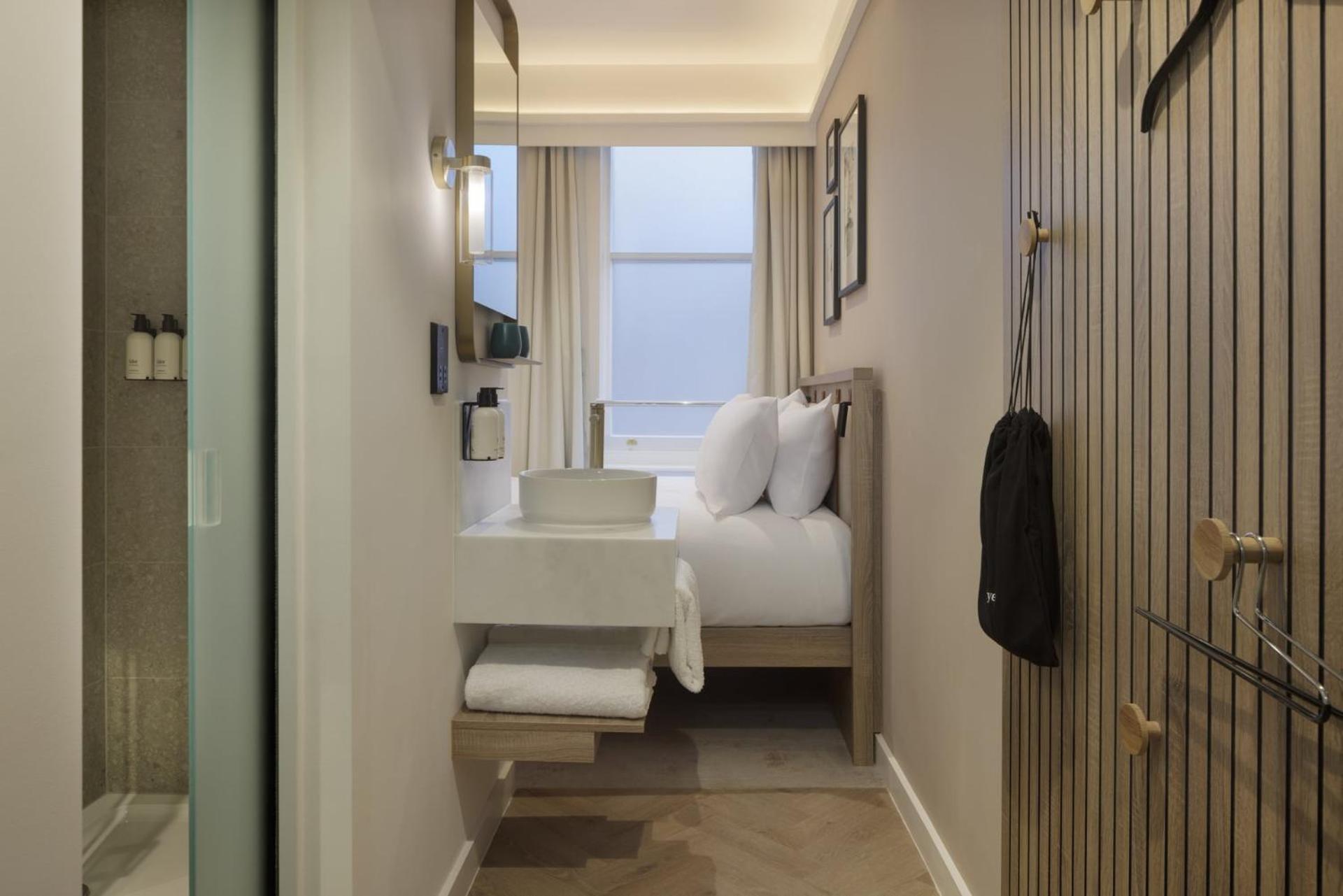 Standard King Room