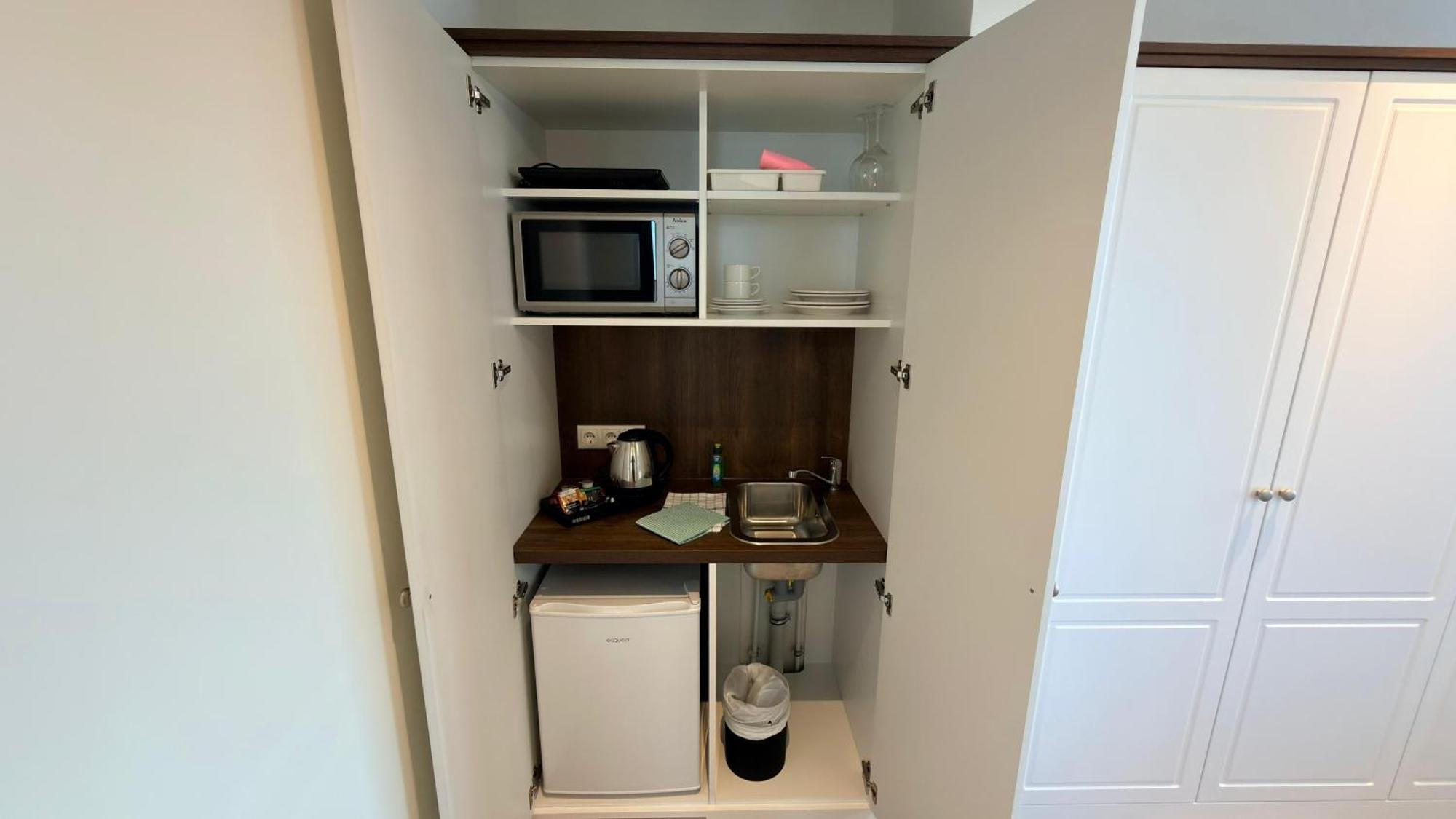 Deluxe Doppelzimmer mit Balkon und Küchenzeile