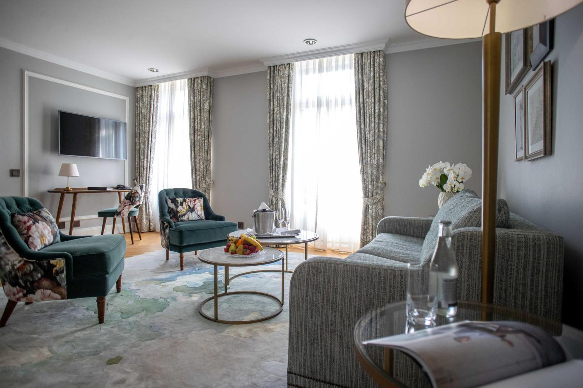 Deluxe Suite