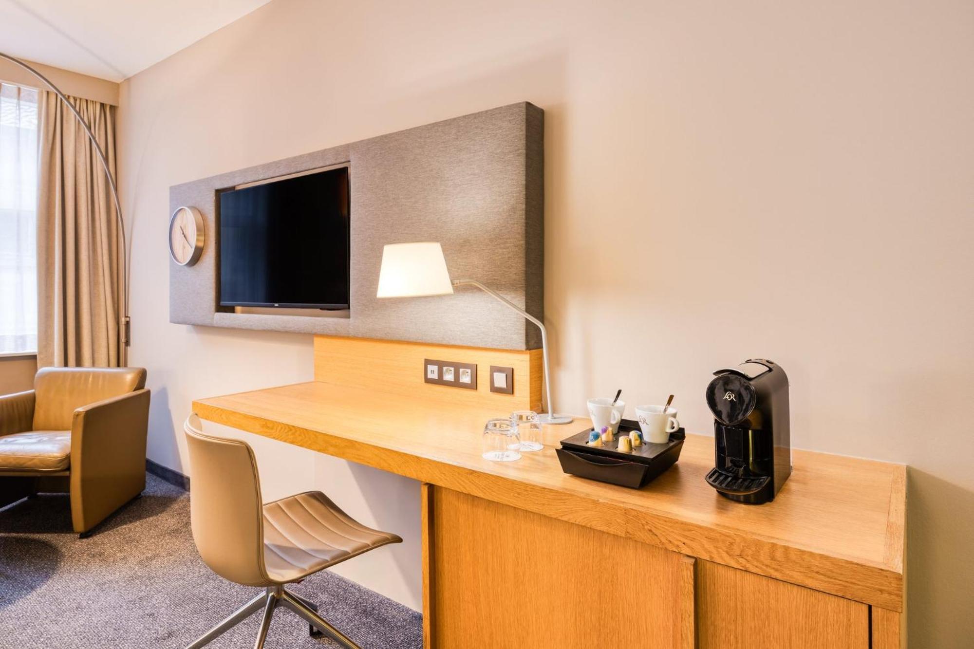 Standard King Room City View