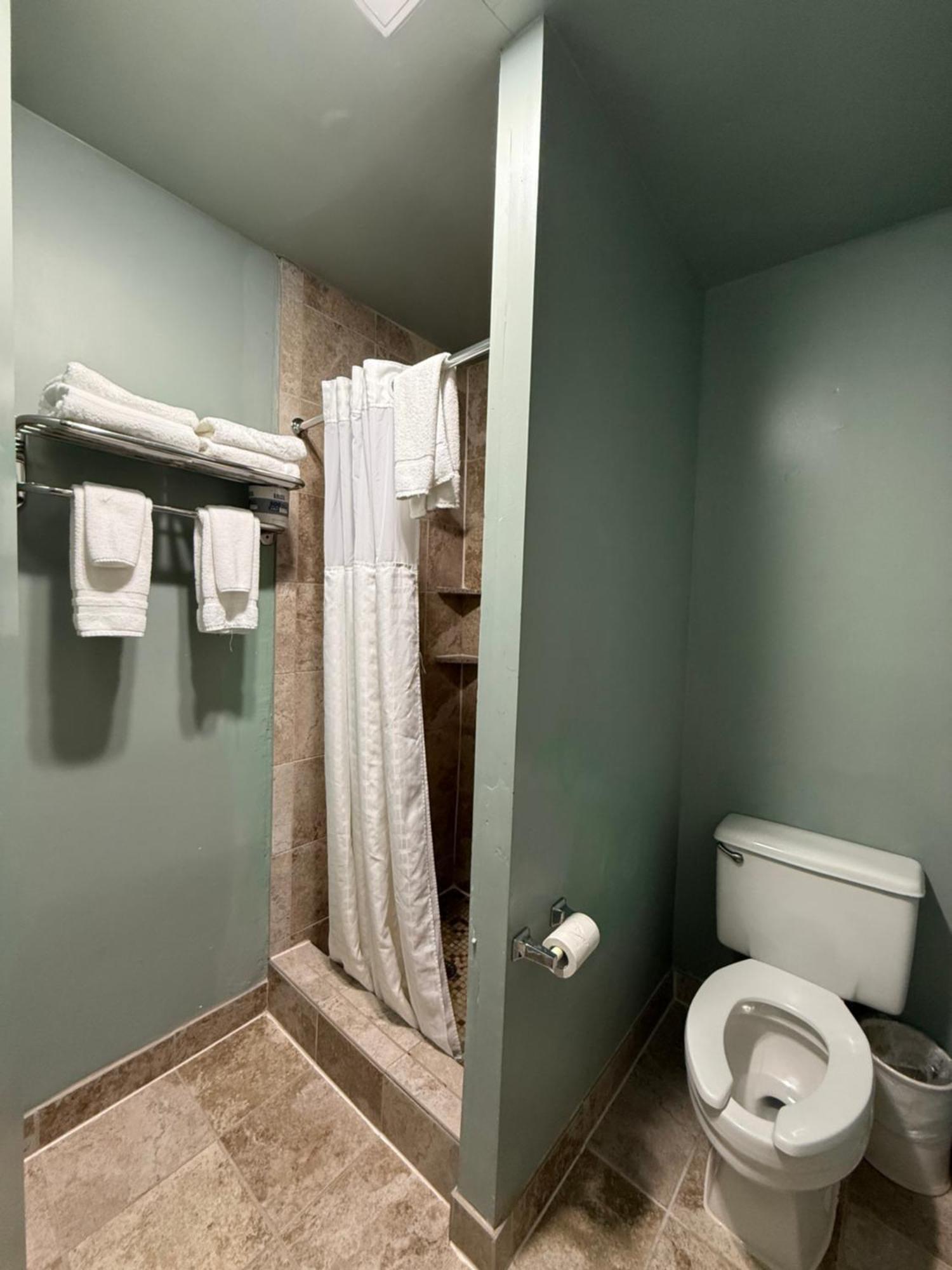Standard Queen Room,1722892737:JPEG