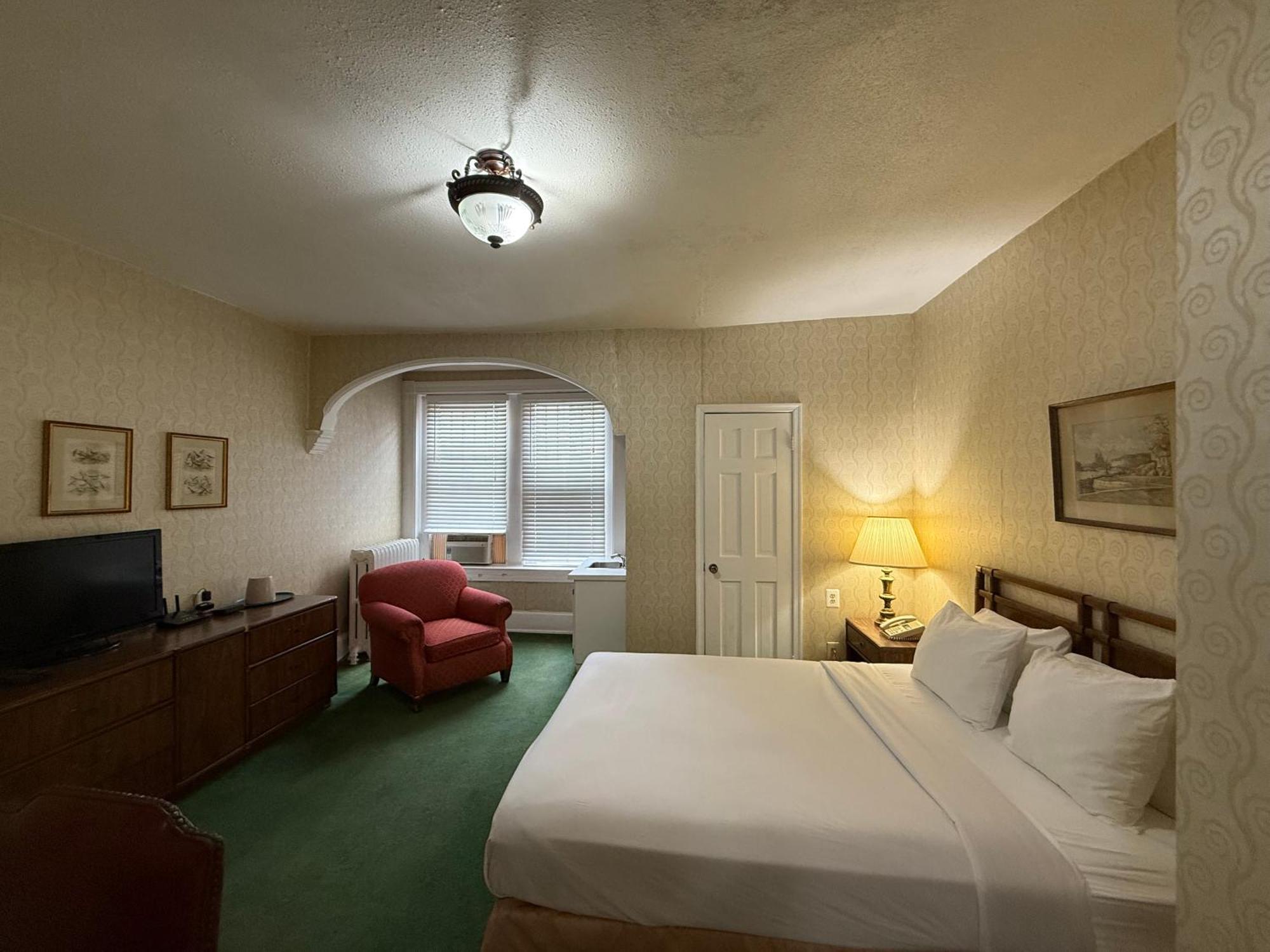 Standard Queen Room