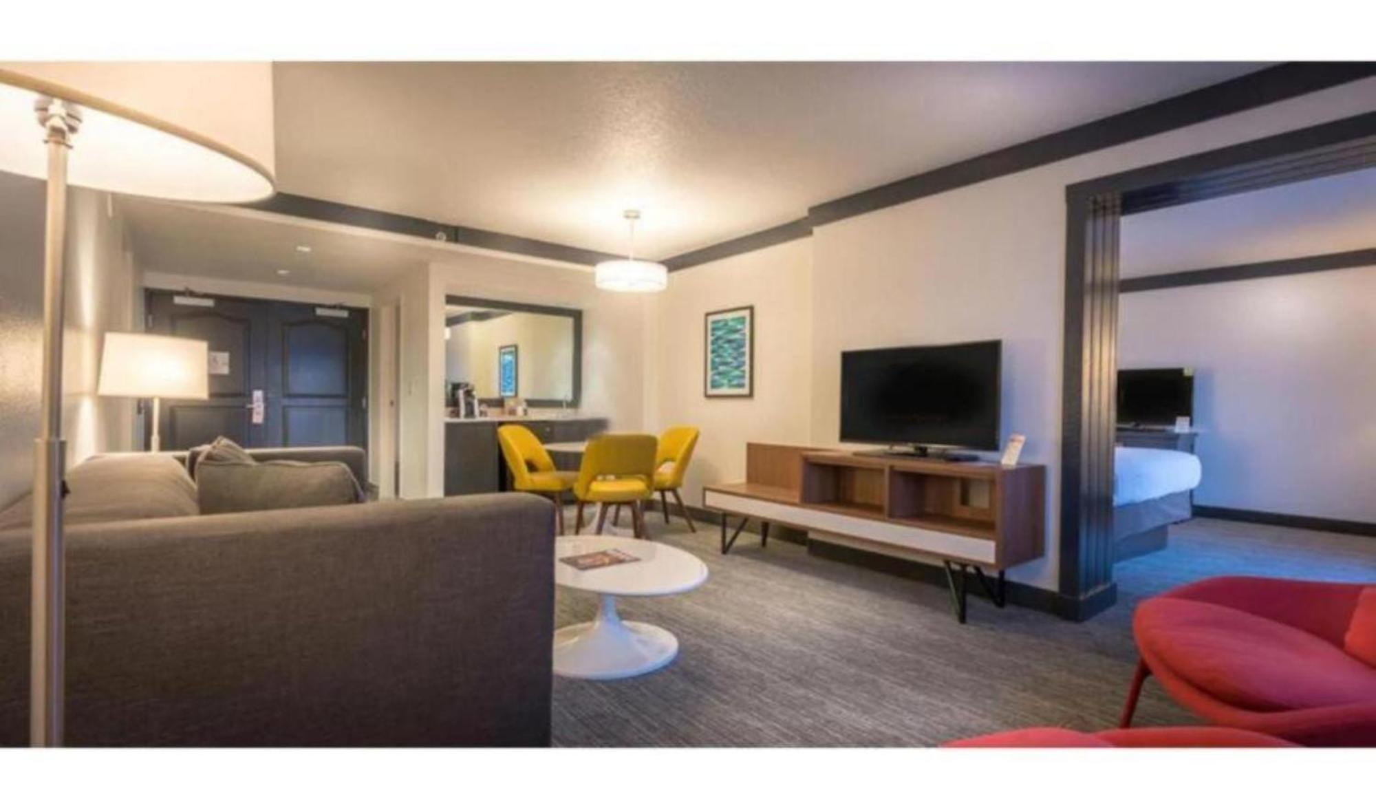 International Suite $5 slot play & $10 table games match play
