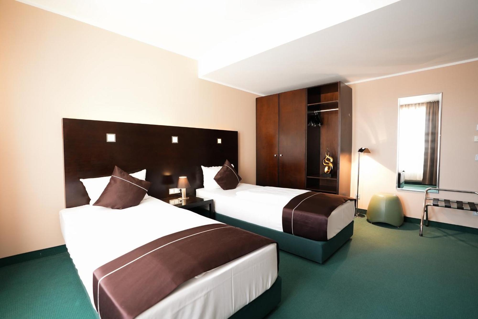 Twin Room,1722907934:JPEG