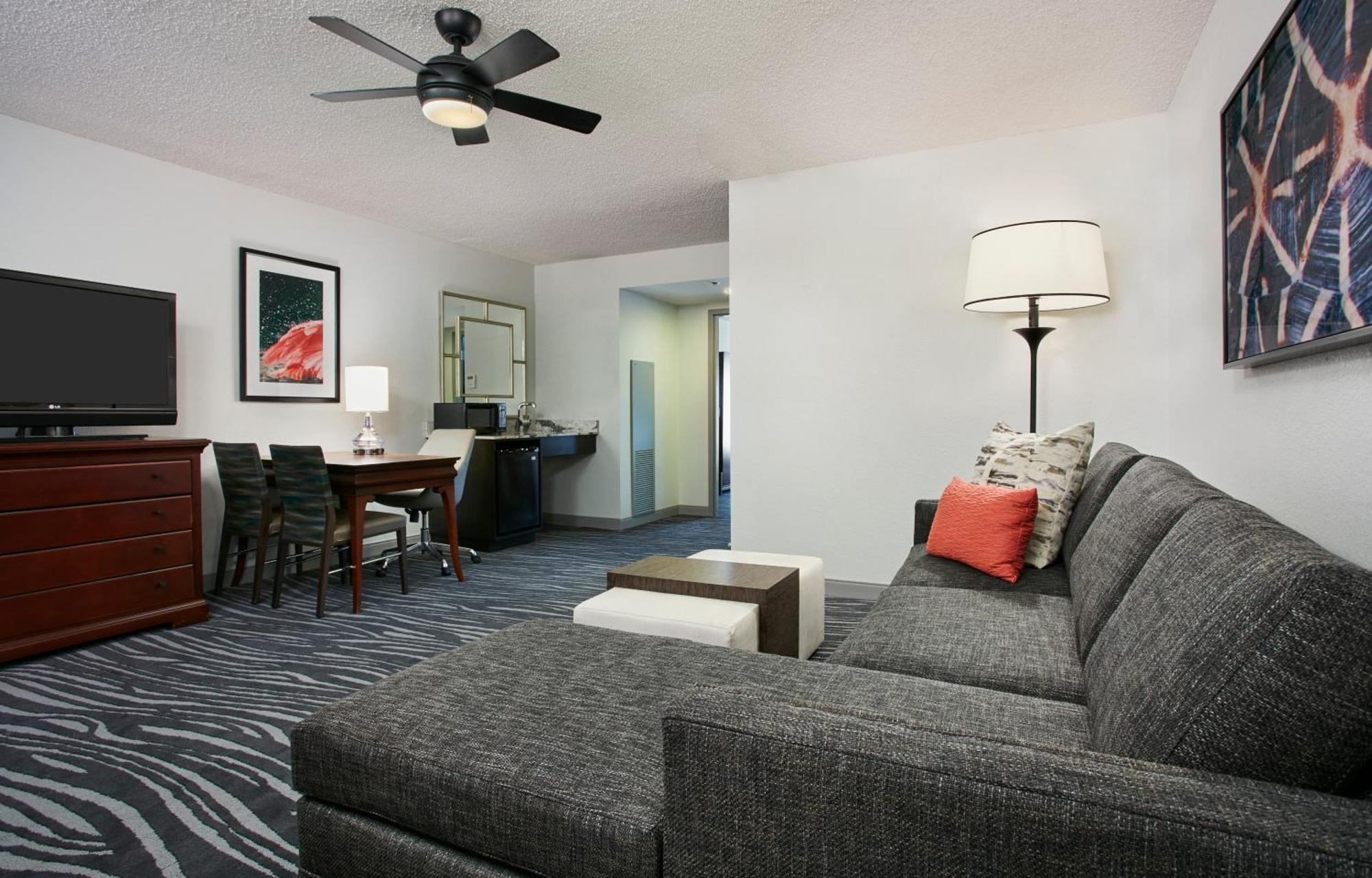 One-Bedroom Suite with One King Bed - Mobility Access with Tub