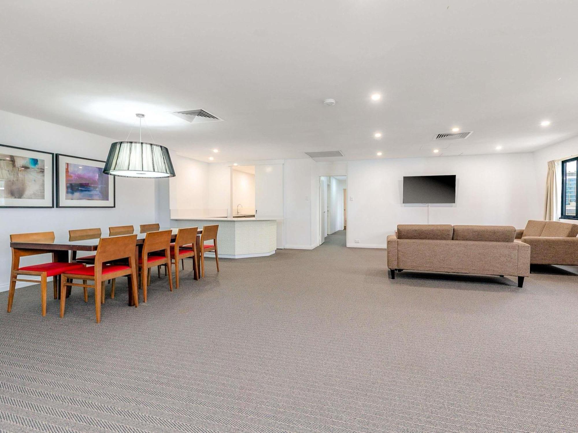 Three-Bedroom Apartment,1722912713:JPEG