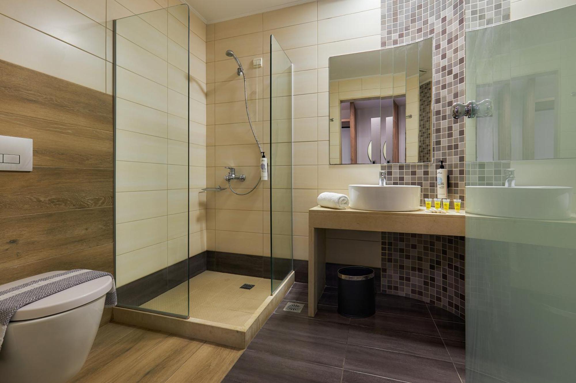 Quadruple Room Sharing Pool