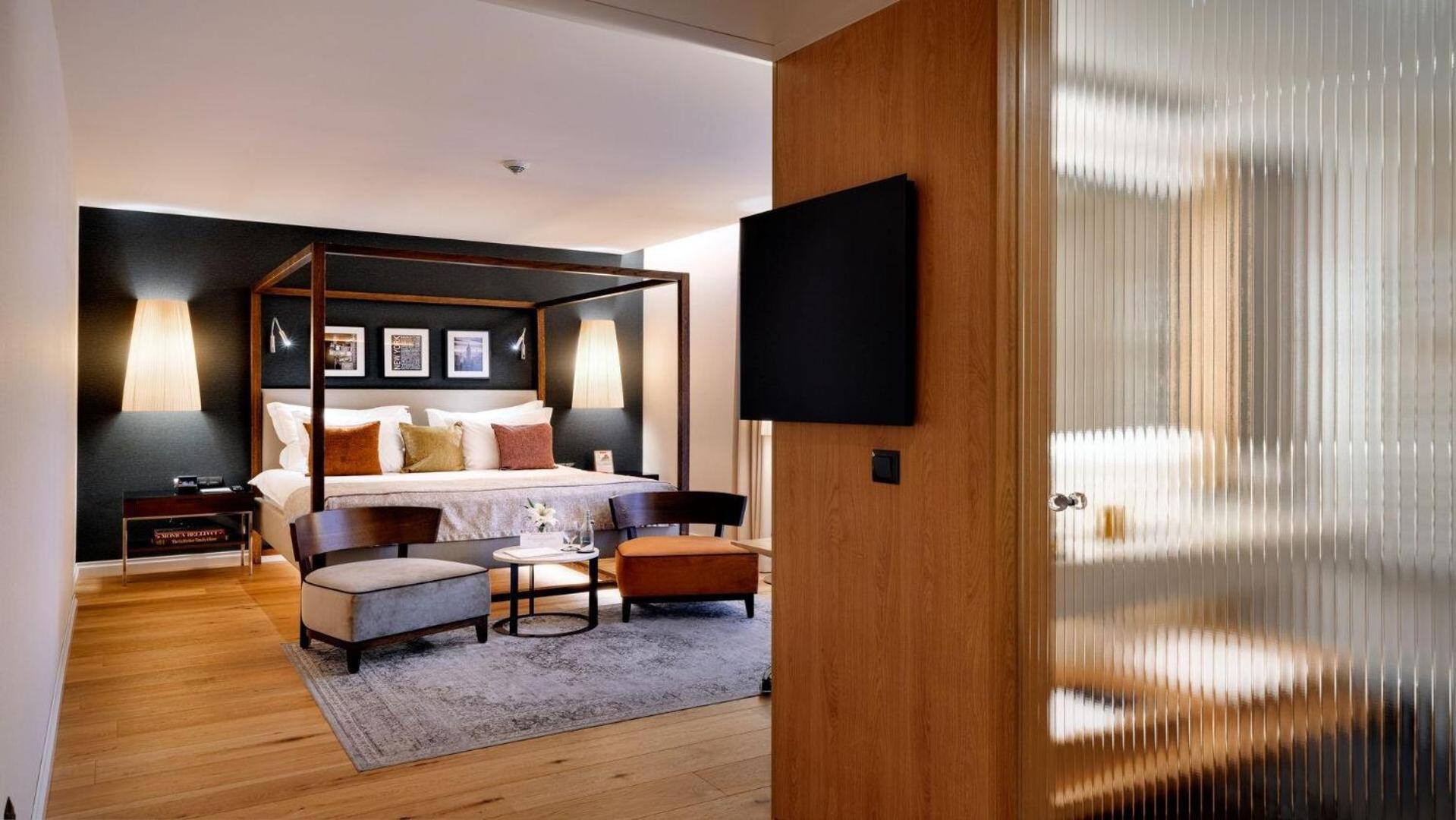 King Room with Roll-In Shower - Disability Access