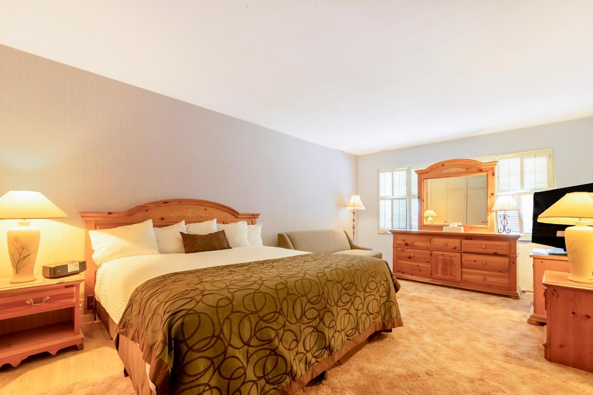 King Bed Apartment Non-Smoking