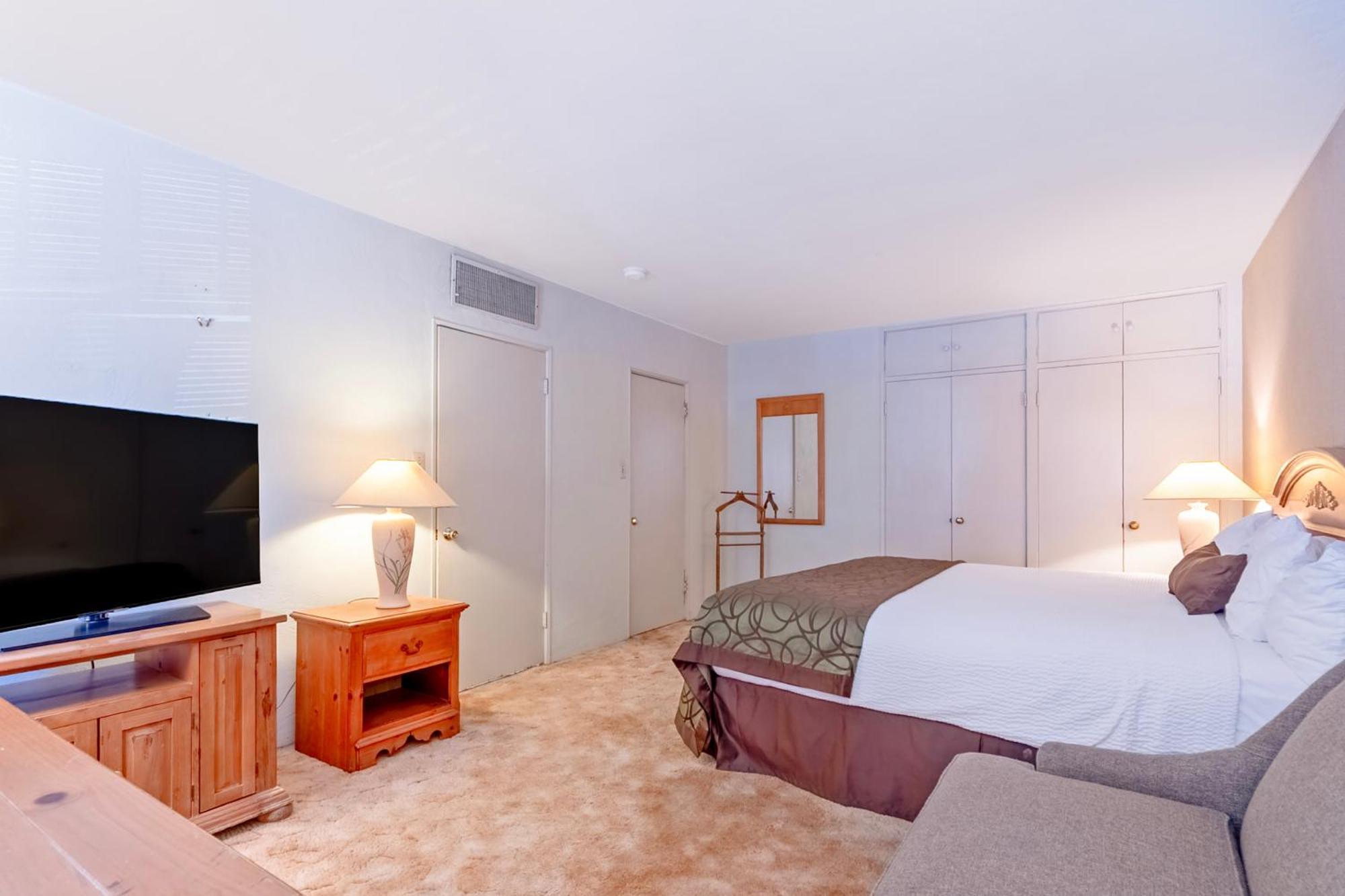 King Bed Accessible Non-Smoking
