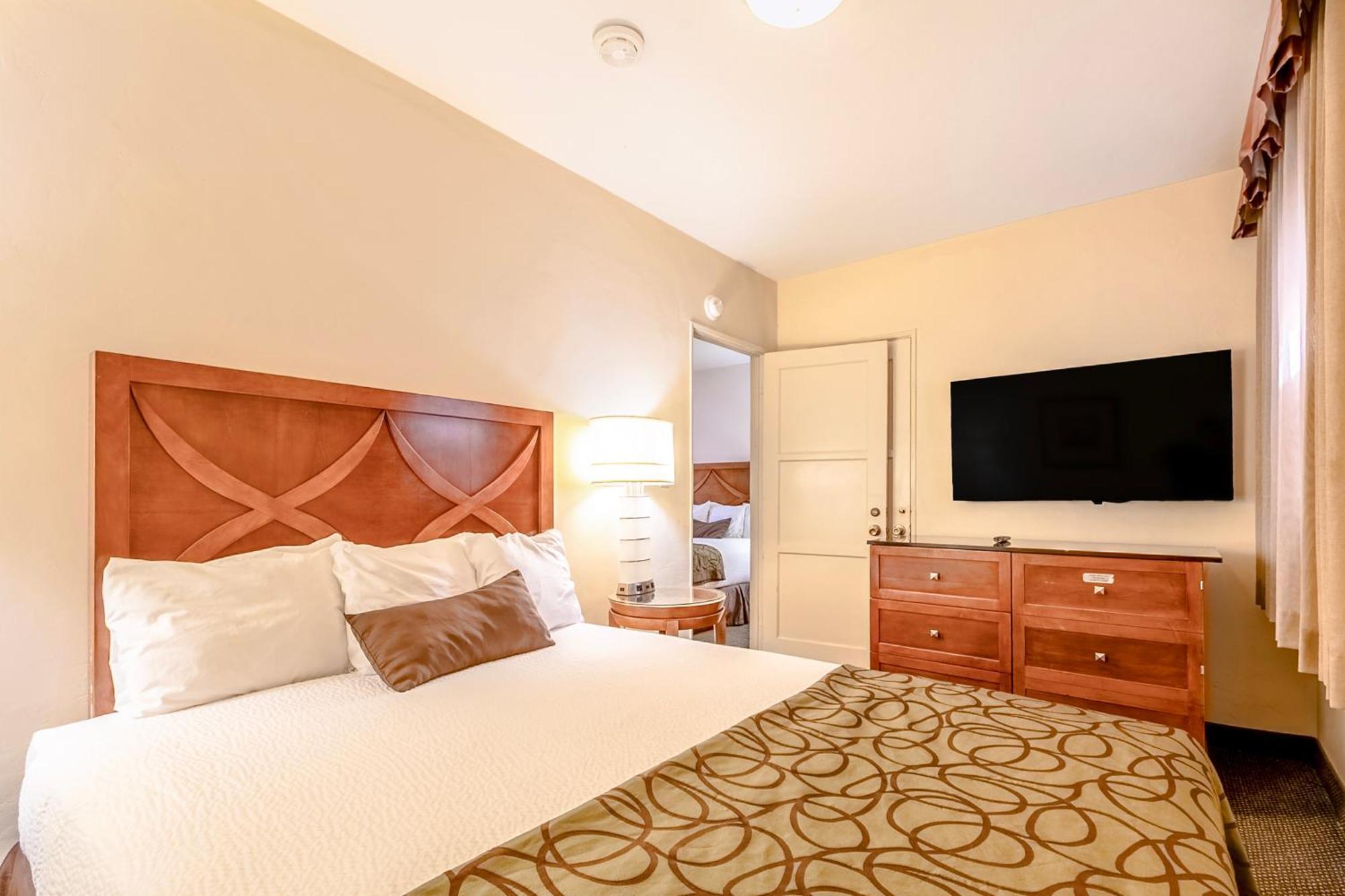 Executive Suite-Non-Smoking
