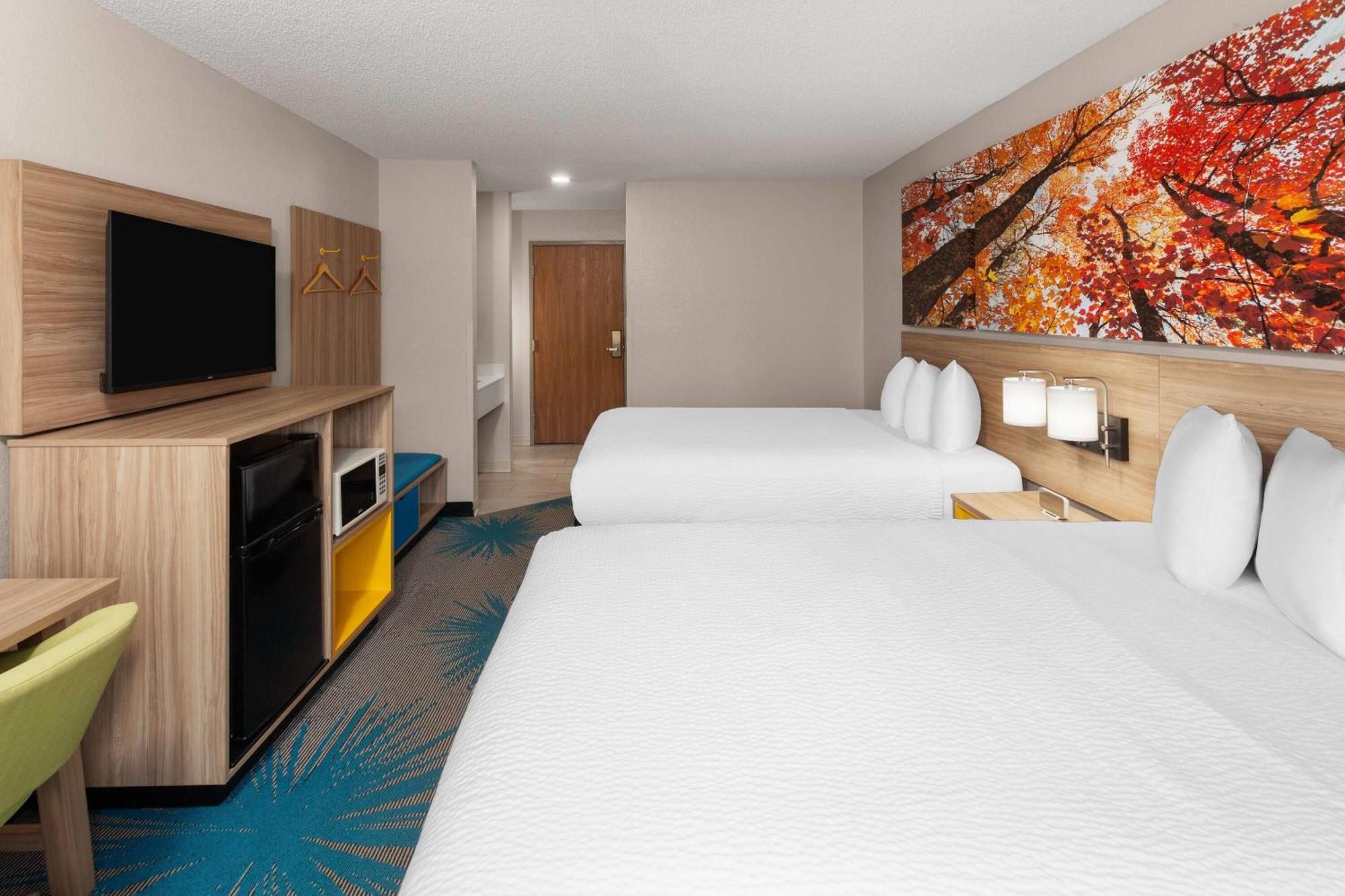 Queen Room with Two Queen Beds - Non-Smoking