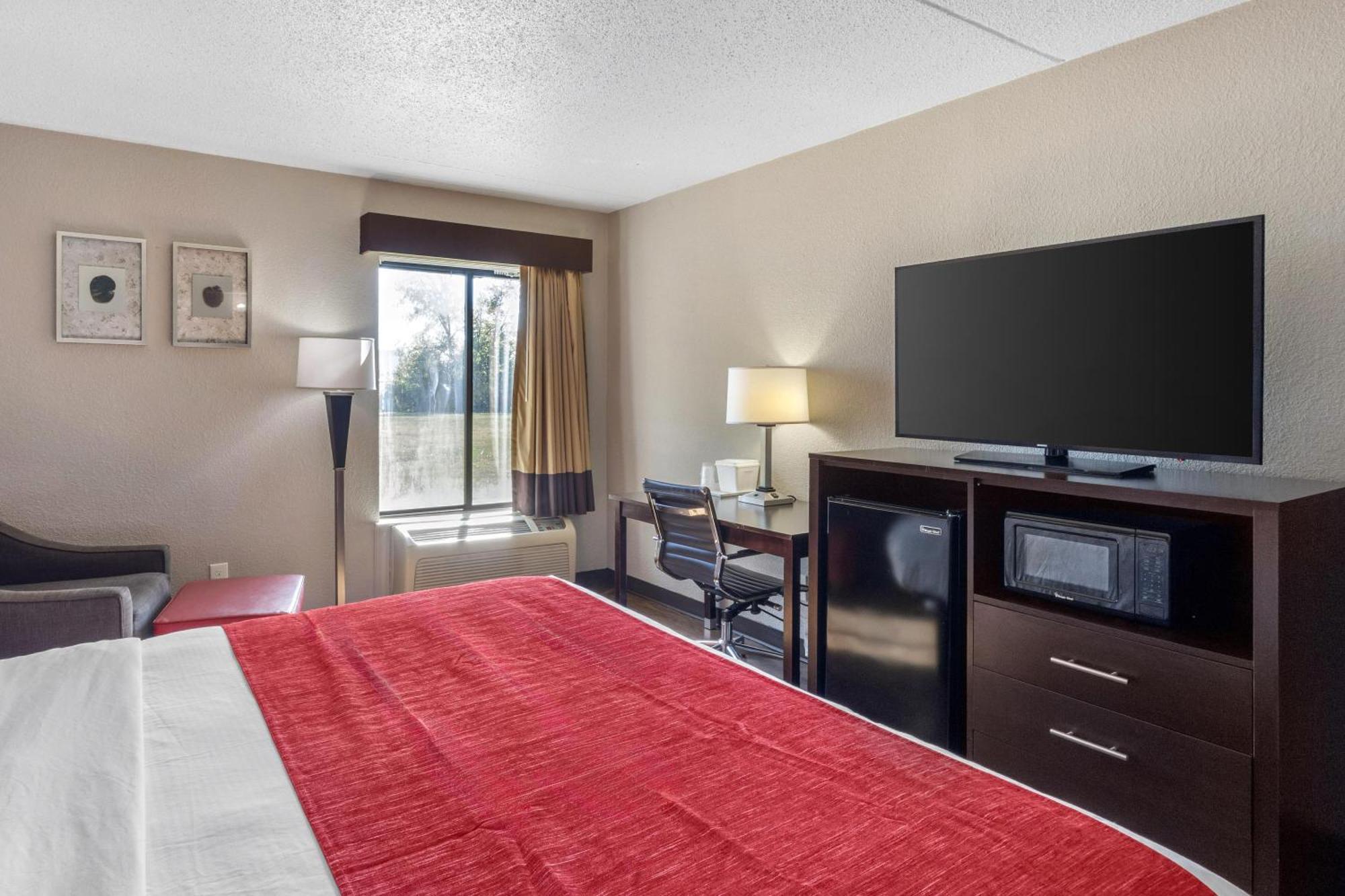 King Suite with Spa Bath and Sitting Area - Non-Smoking