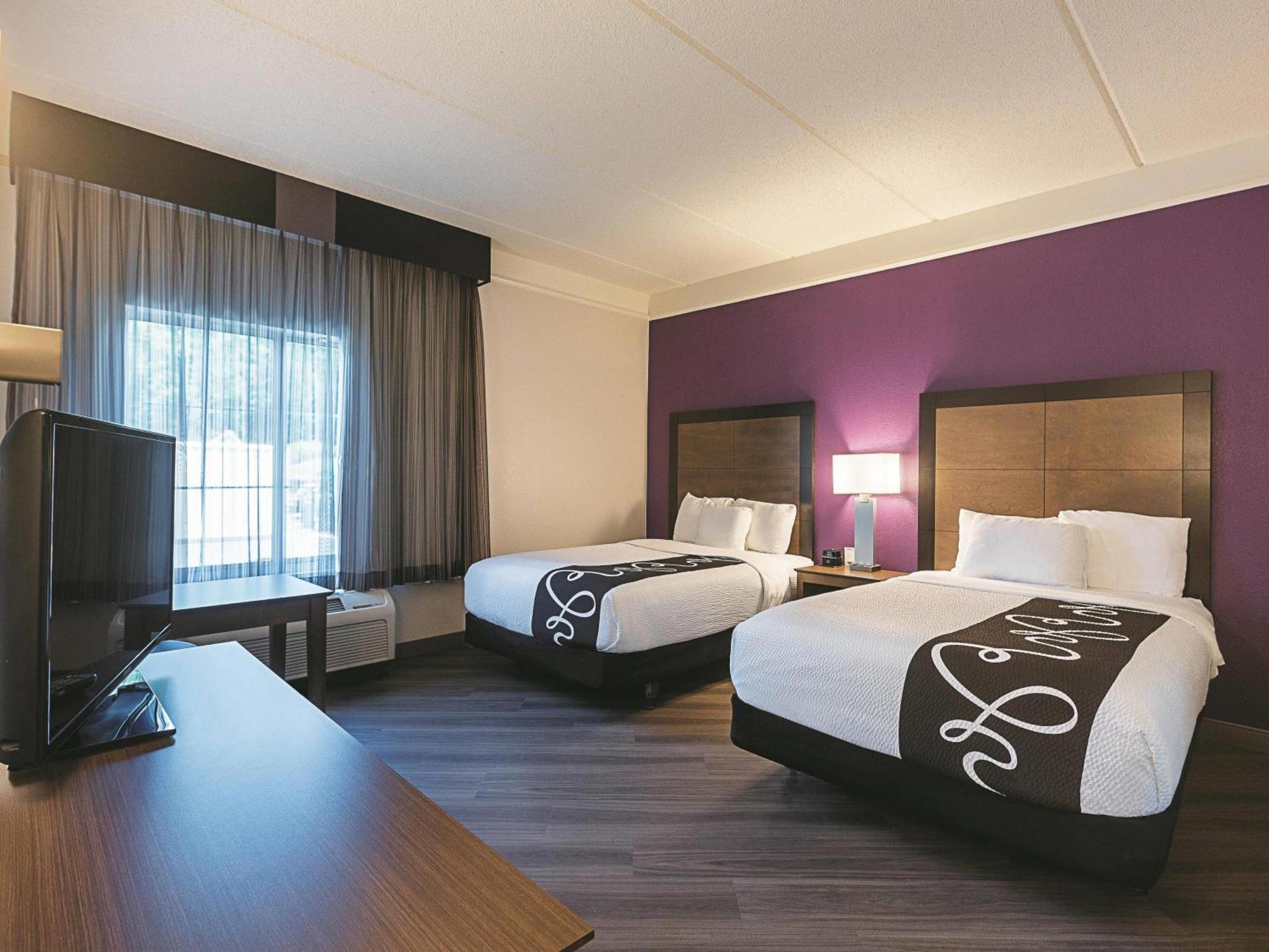 Double Room with Two Double Beds and Bath Tub - Mobility Accessible/Non-Smoking
