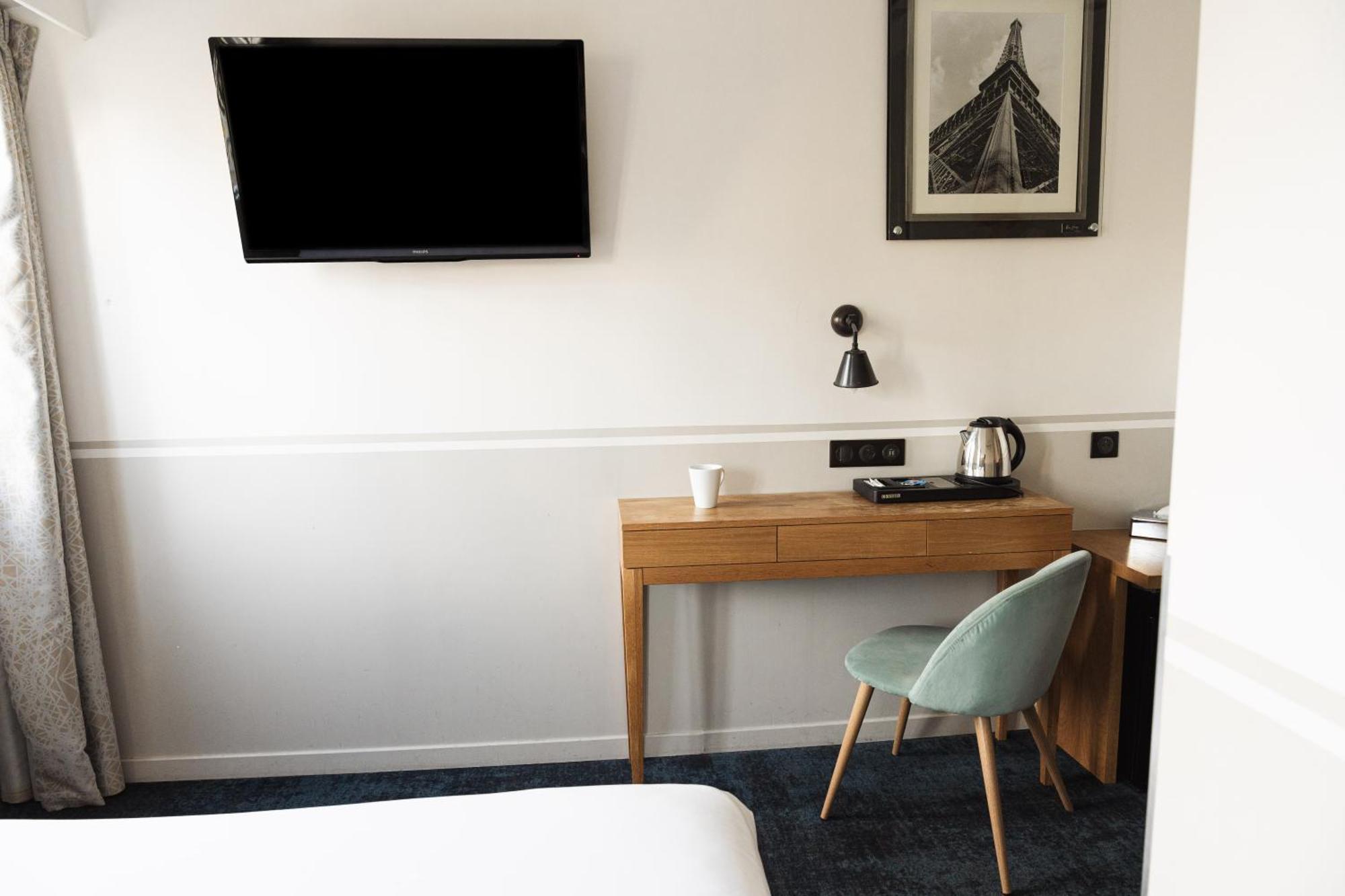 Superior Double Room Eiffel Tower View